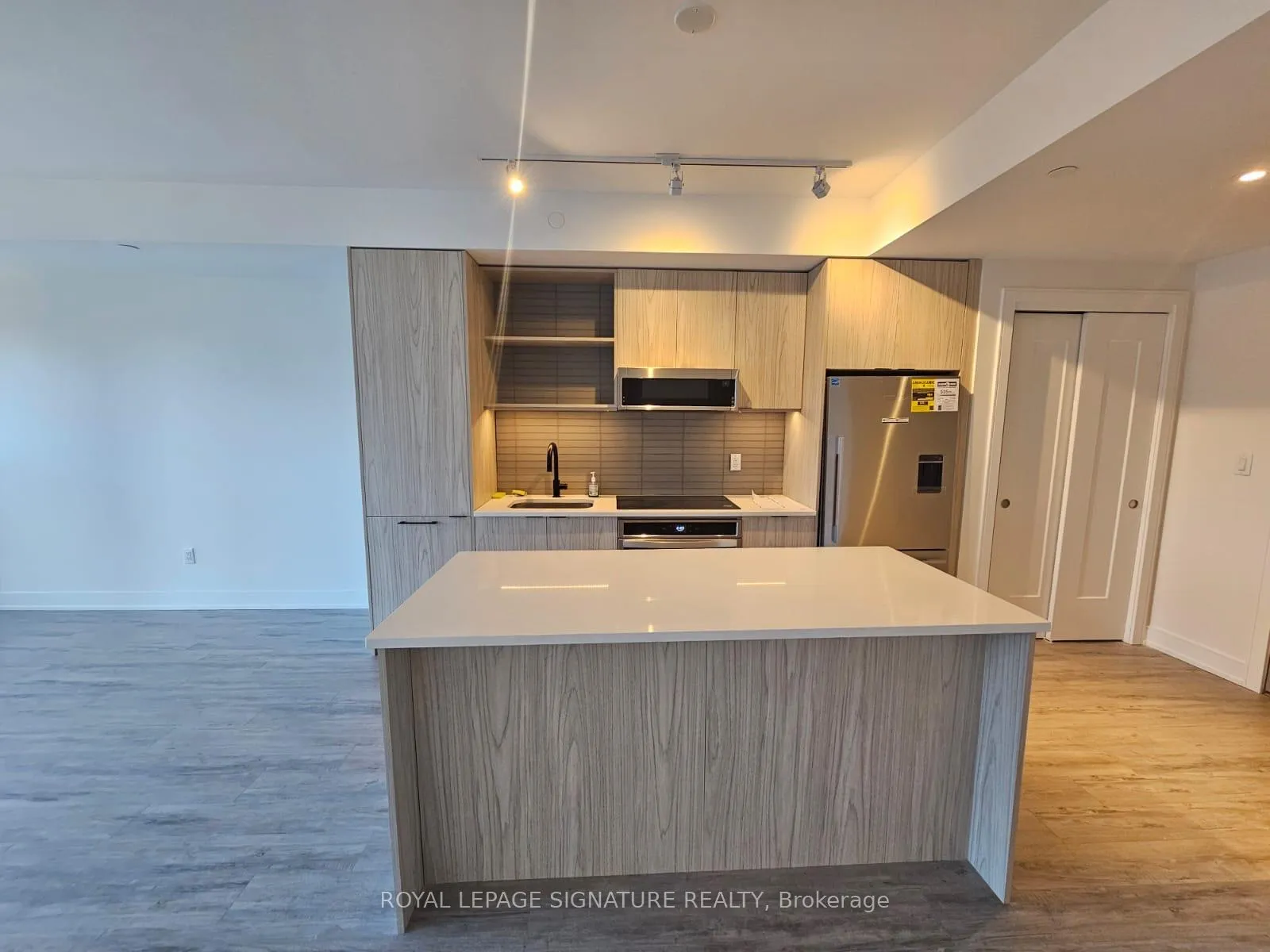 Photo 6 of Unit 622, 185 Dunlop Street E, Barrie, Lakeshore — HOMEH