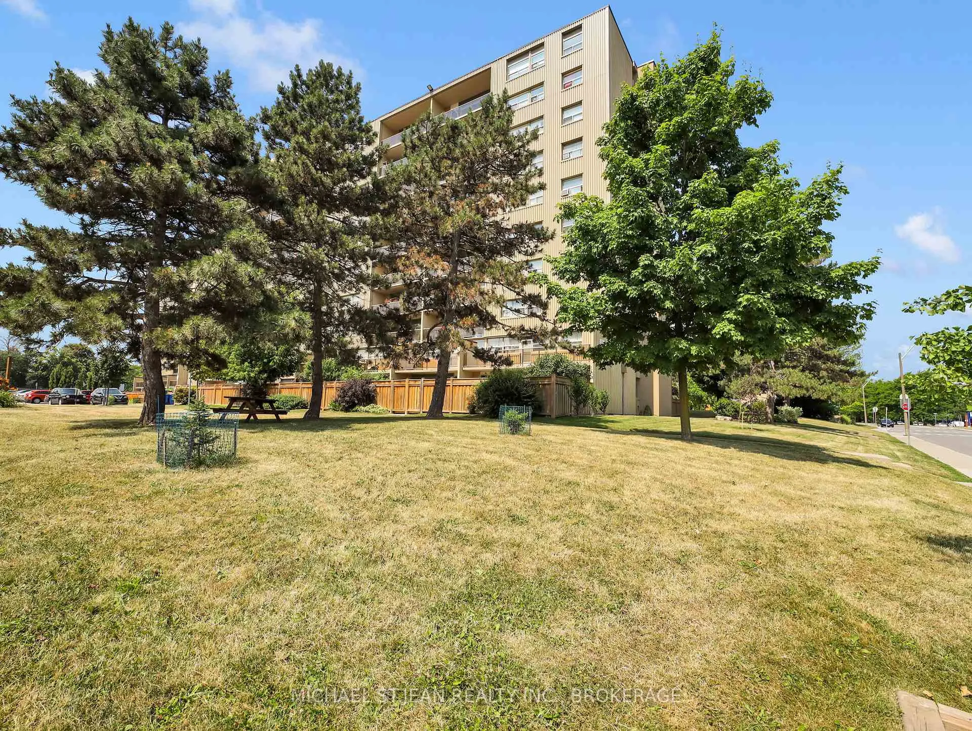 Photo 3 of Unit 912, 15 Nicklaus Drive, Hamilton, Vincent — HOMEH