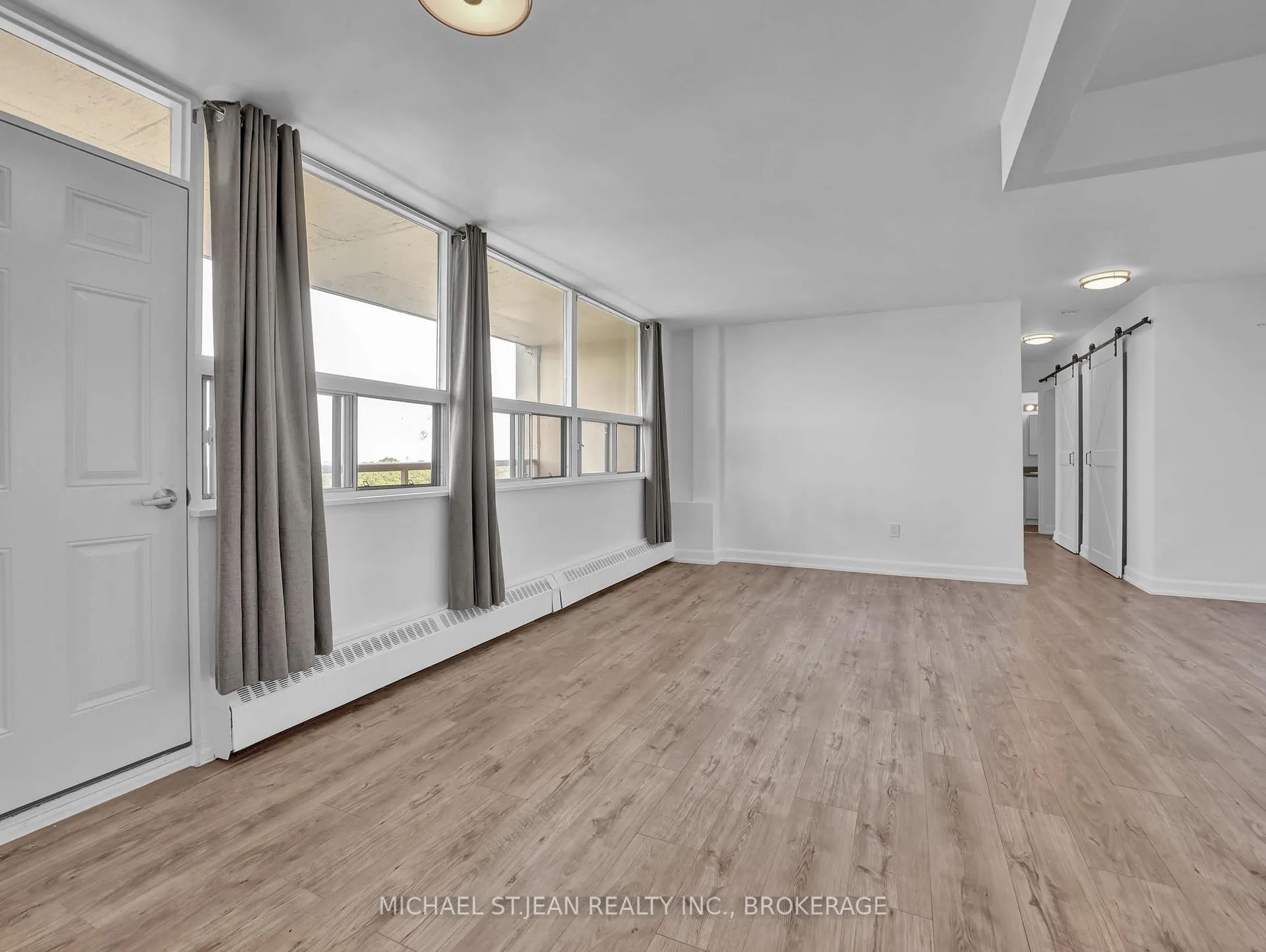 Photo 7 of Unit 912, 15 Nicklaus Drive, Hamilton, Vincent — HOMEH