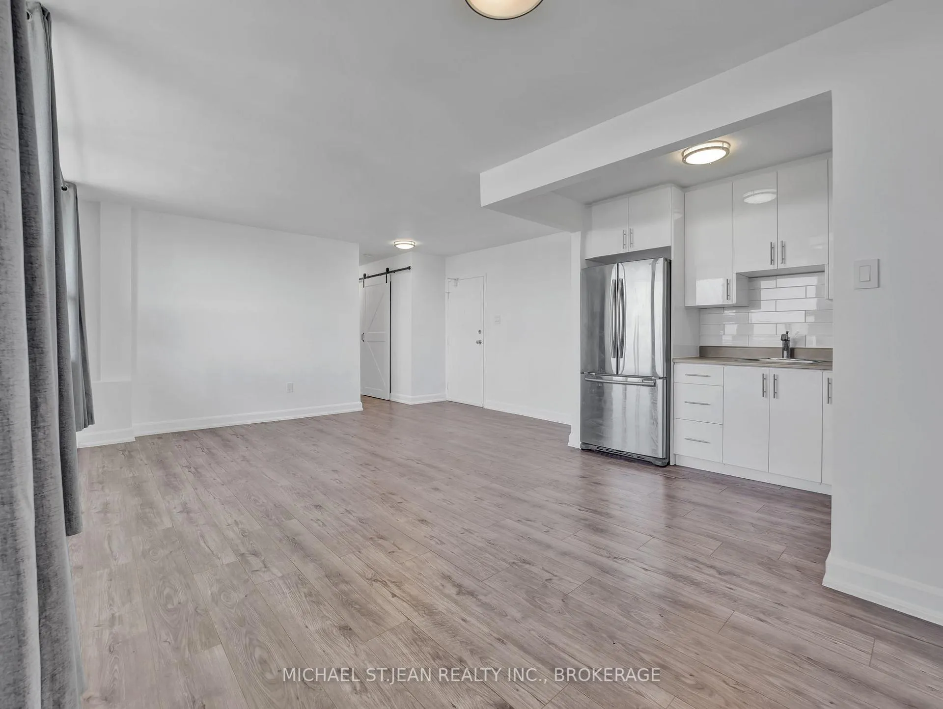 Photo 8 of Unit 912, 15 Nicklaus Drive, Hamilton, Vincent — HOMEH