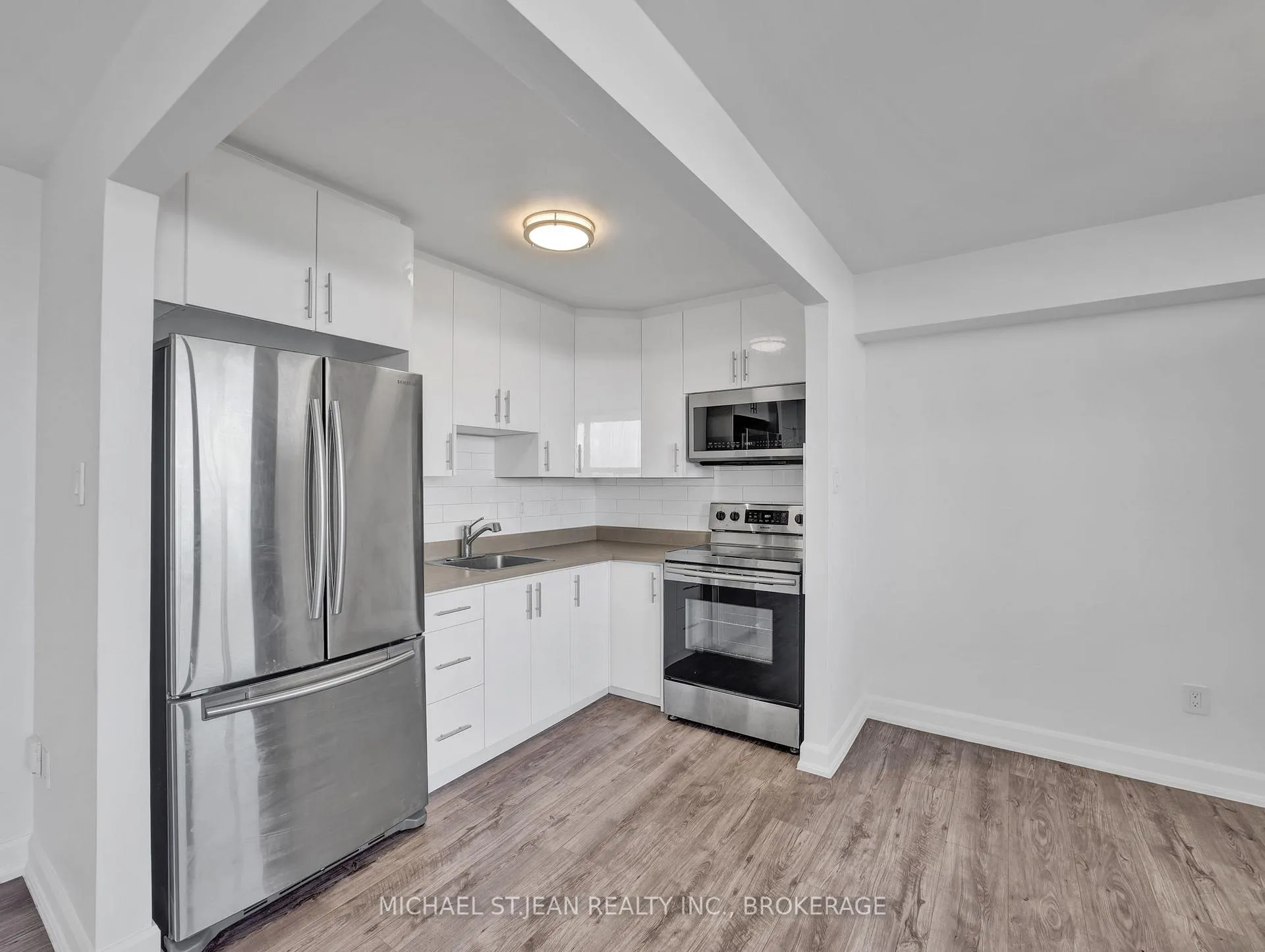 Photo 10 of Unit 912, 15 Nicklaus Drive, Hamilton, Vincent — HOMEH