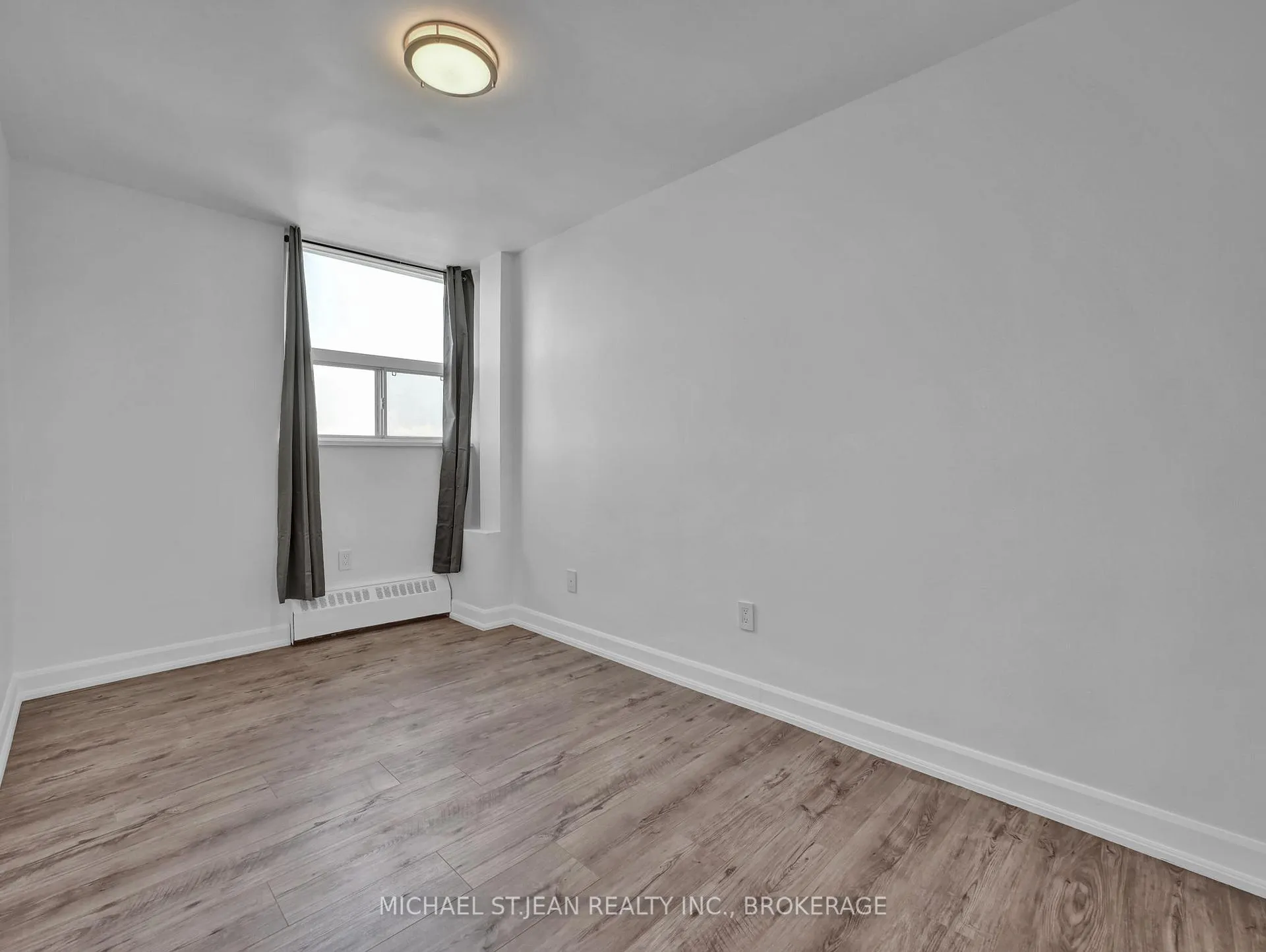 Photo 17 of Unit 912, 15 Nicklaus Drive, Hamilton, Vincent — HOMEH