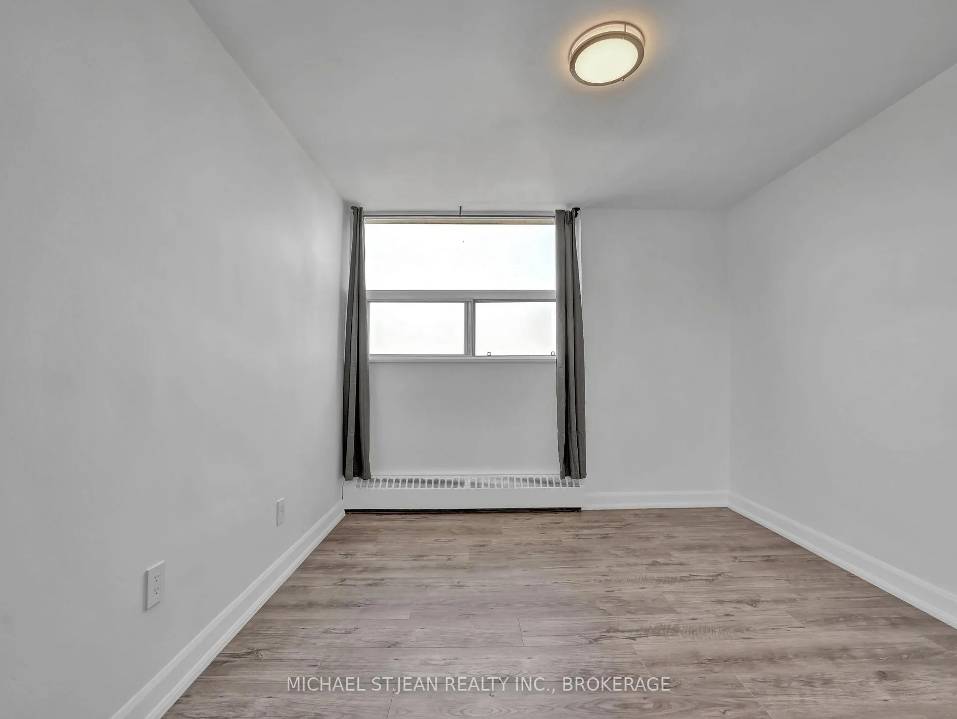 Photo 18 of Unit 912, 15 Nicklaus Drive, Hamilton, Vincent — HOMEH