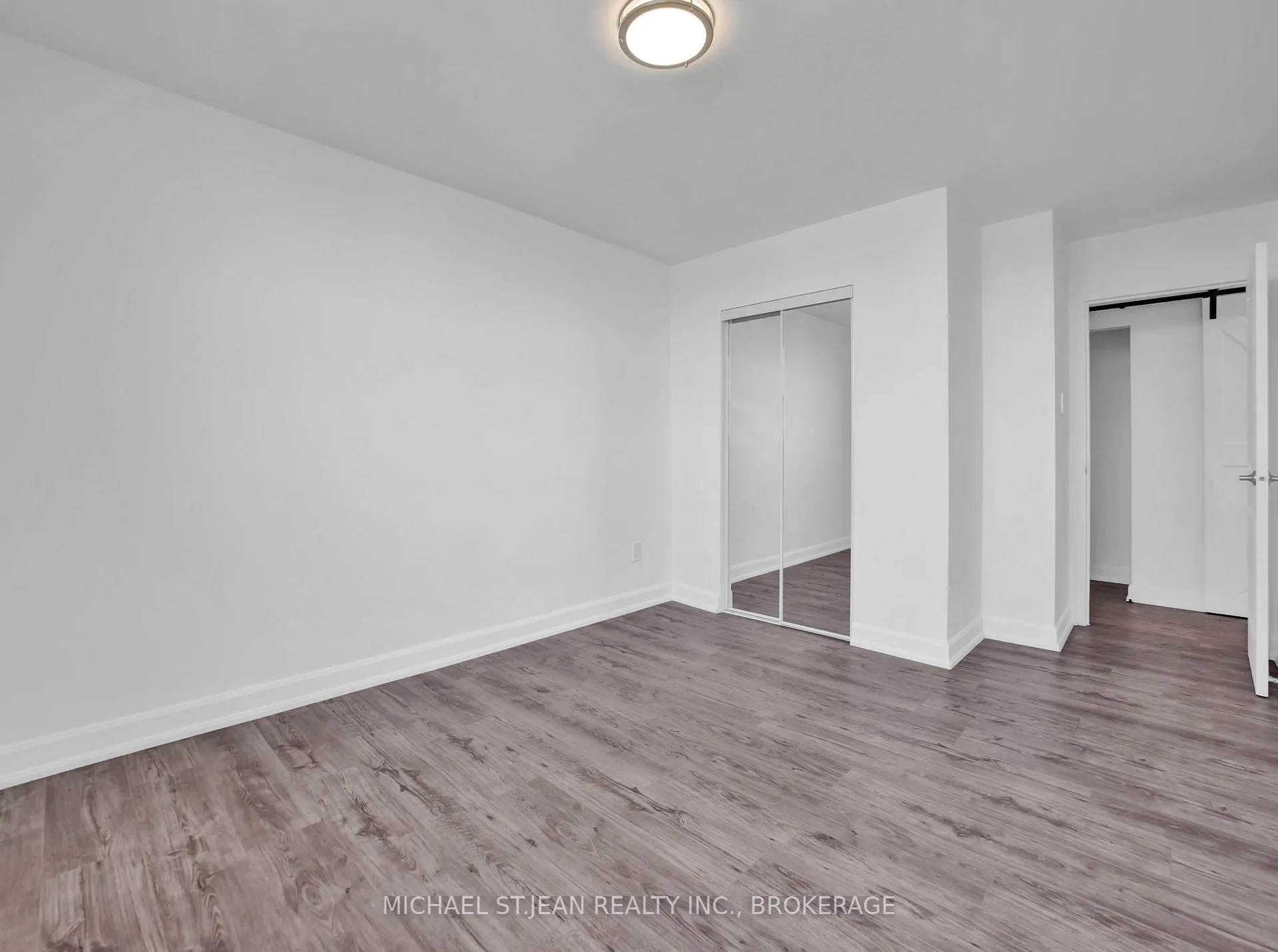 Photo 21 of Unit 912, 15 Nicklaus Drive, Hamilton, Vincent — HOMEH