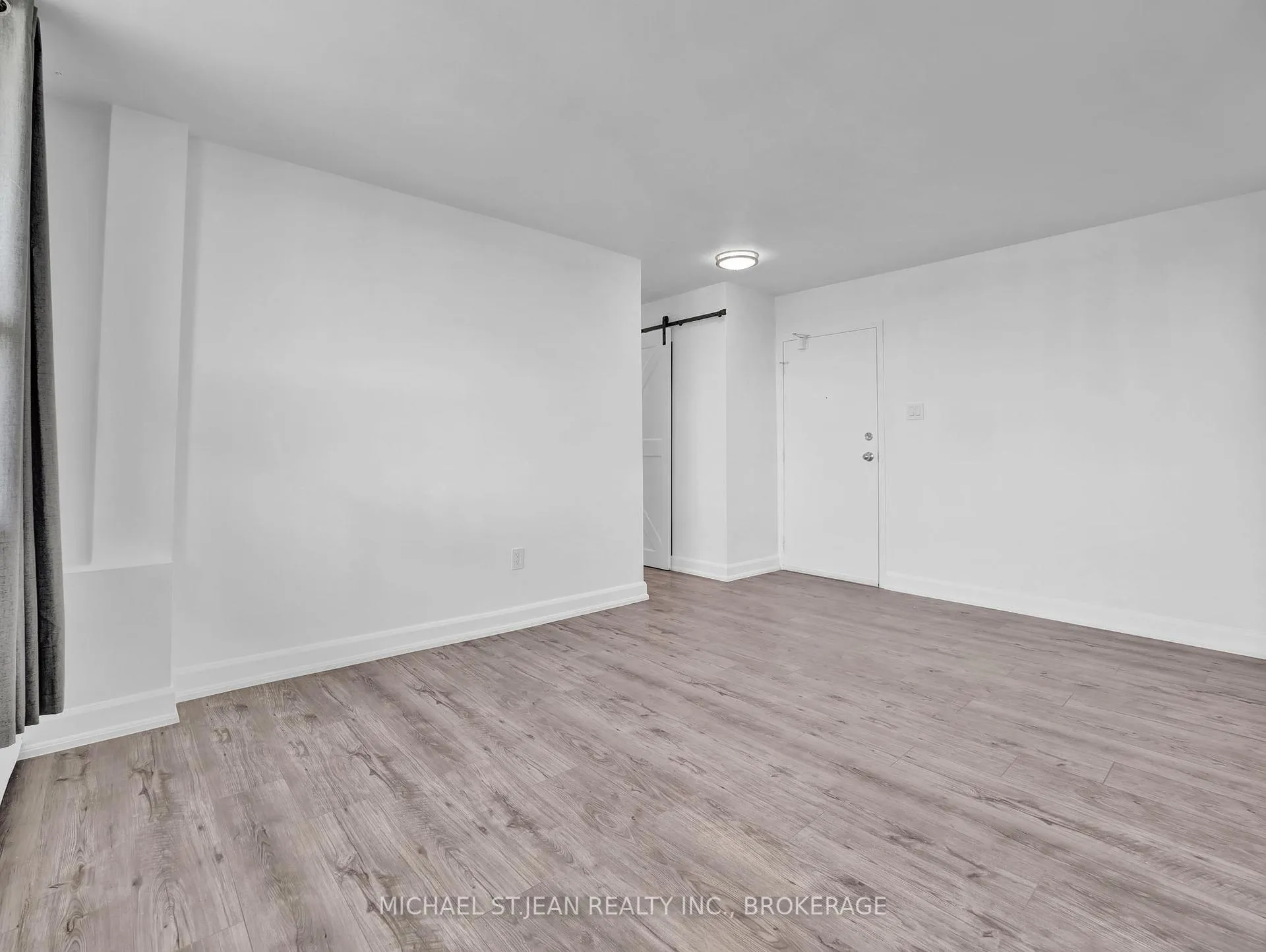Photo 22 of Unit 912, 15 Nicklaus Drive, Hamilton, Vincent — HOMEH