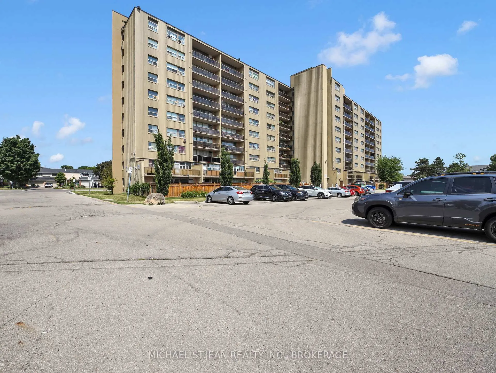 Photo 31 of Unit 912, 15 Nicklaus Drive, Hamilton, Vincent — HOMEH
