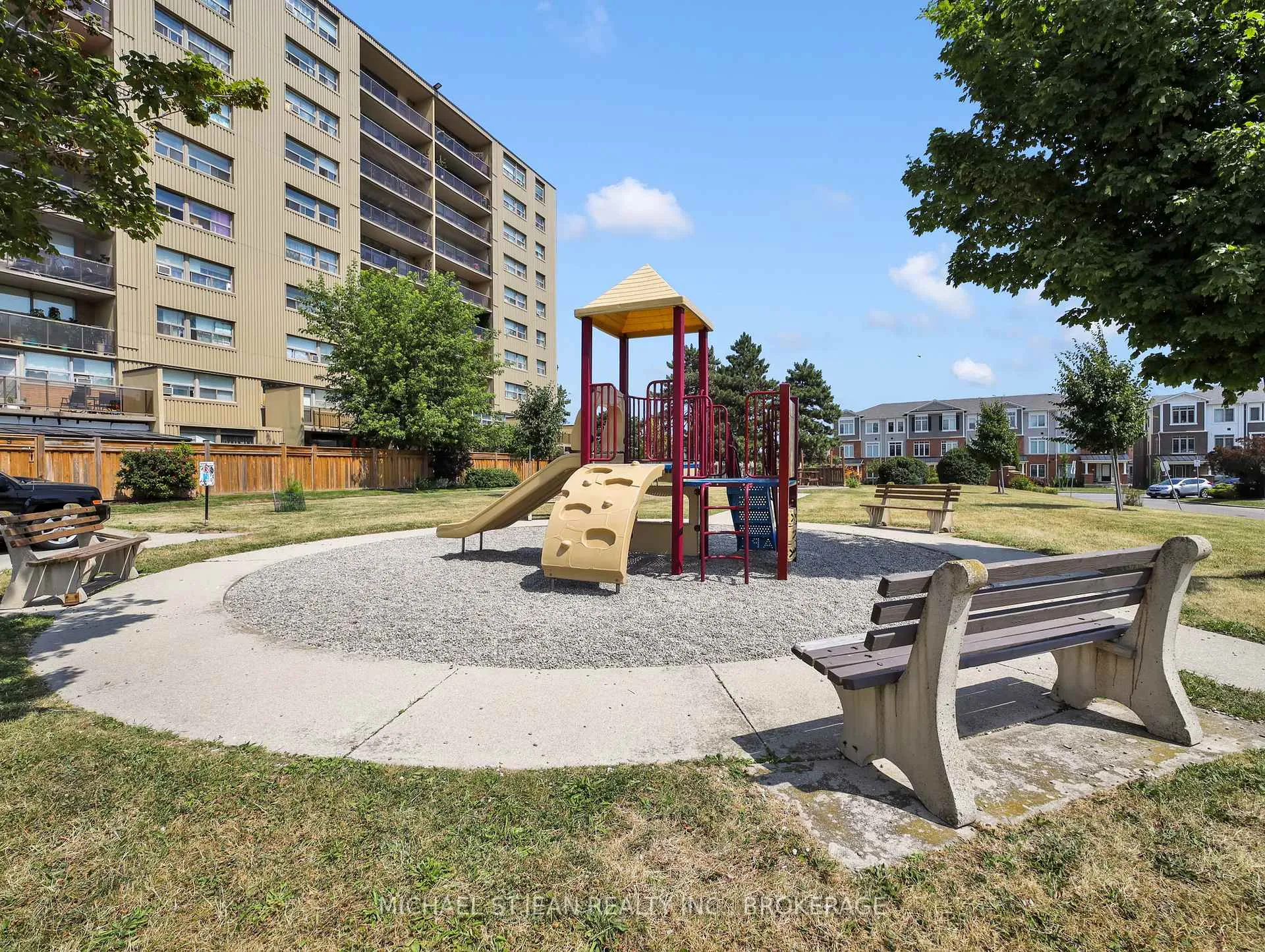 Photo 32 of Unit 912, 15 Nicklaus Drive, Hamilton, Vincent — HOMEH