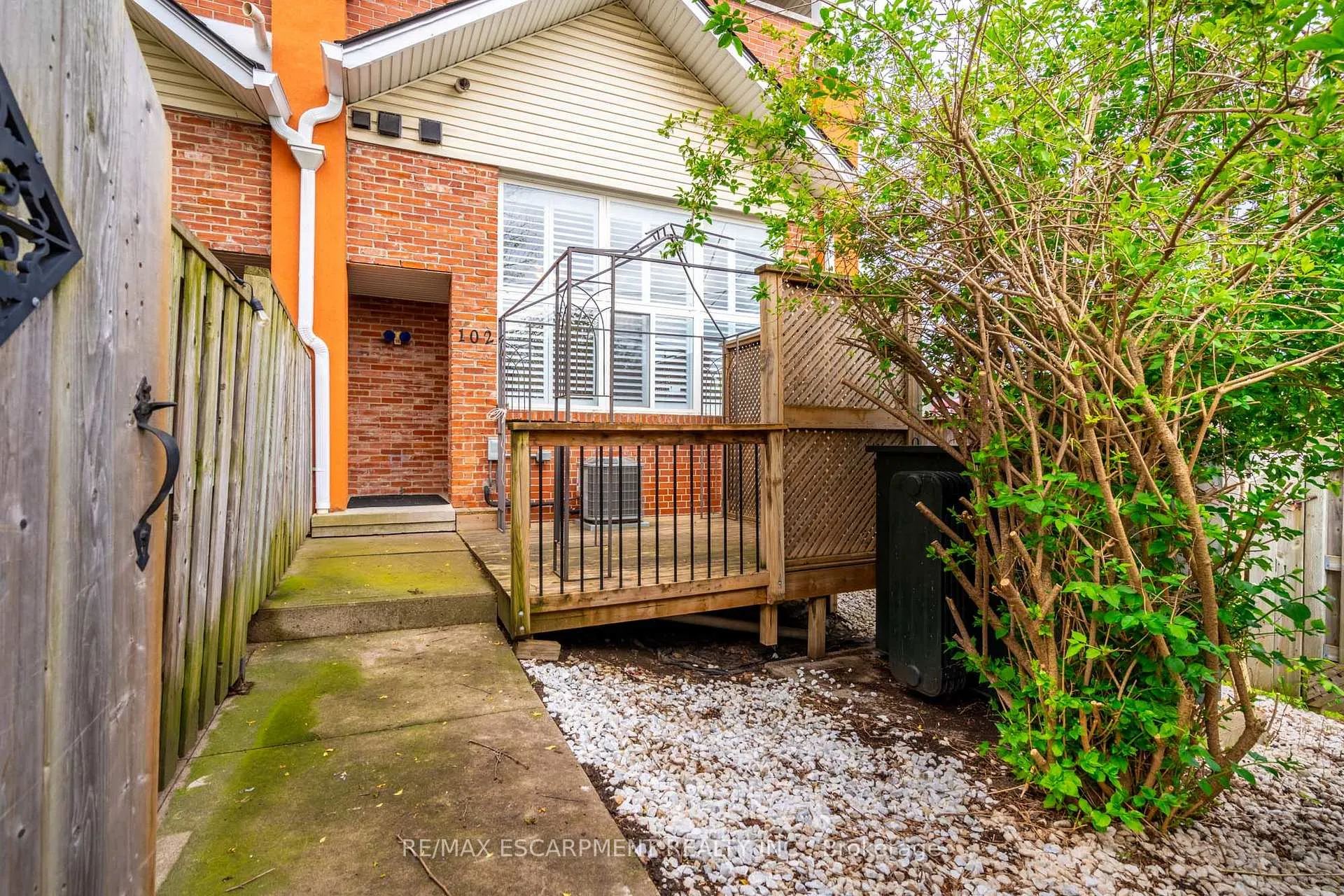 Photo 3 of Unit 102, 111 Grey Street, Brant, Brantford Twp — HOMEH