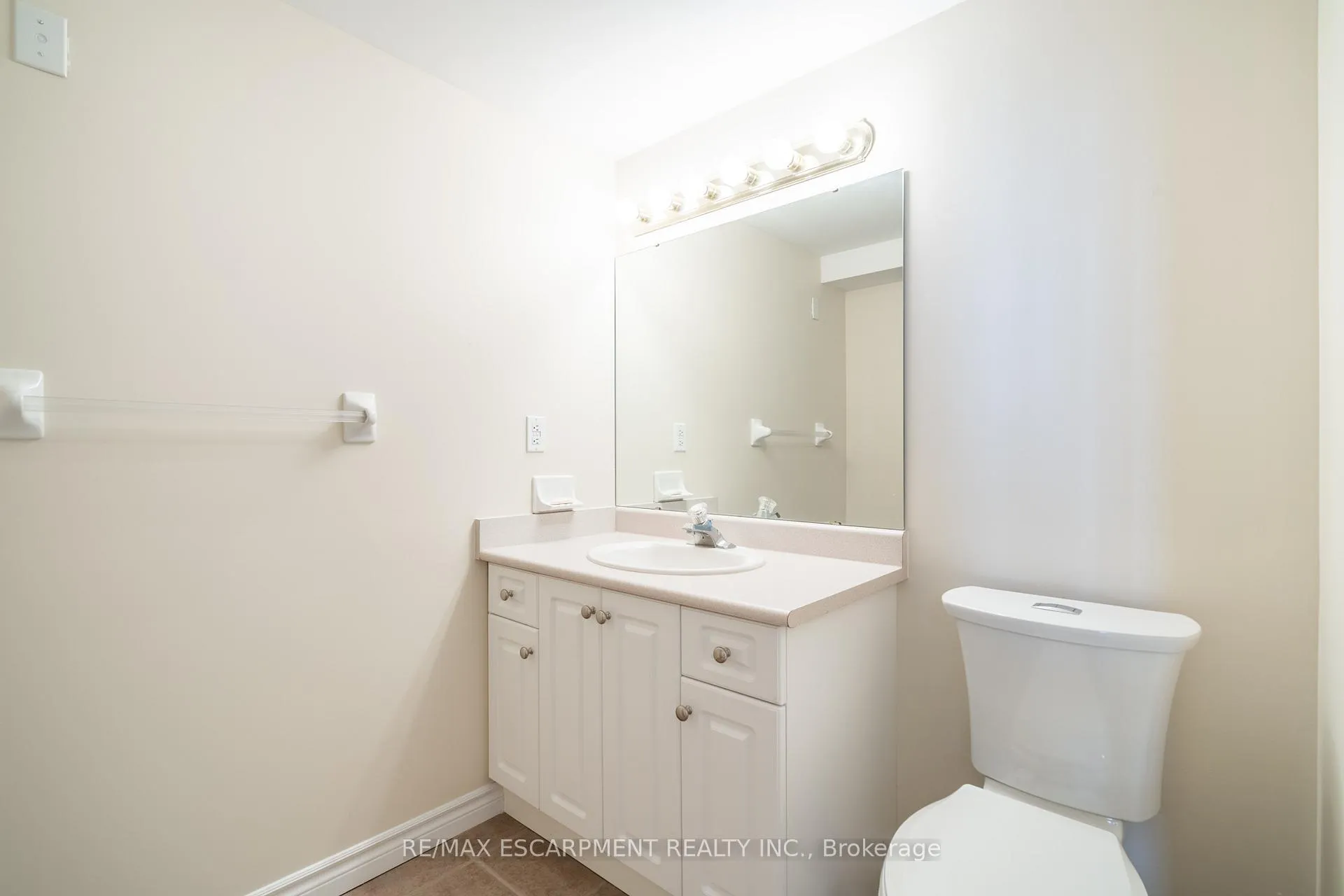 Photo 9 of Unit 102, 111 Grey Street, Brant, Brantford Twp — HOMEH