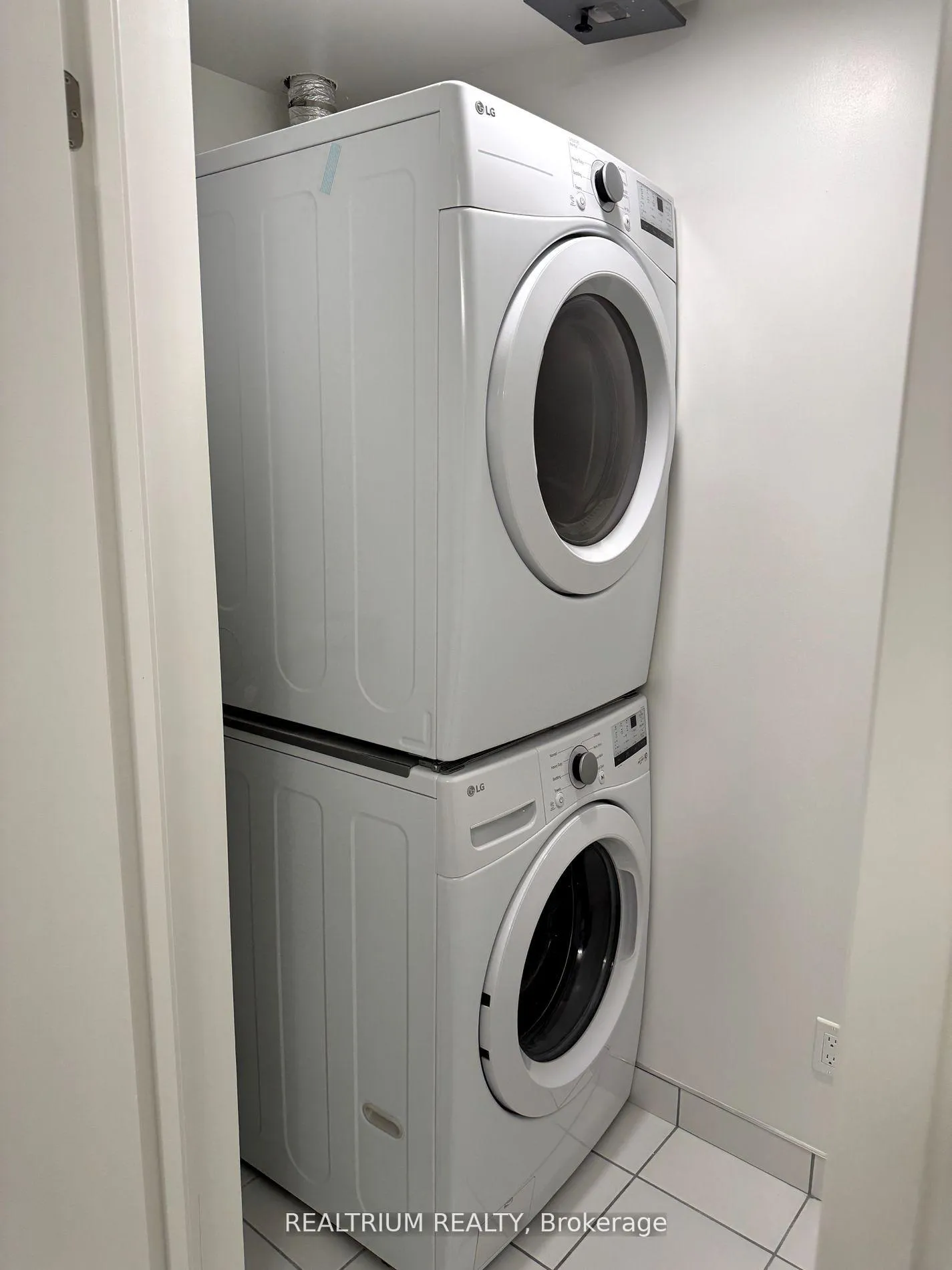 Photo 4 of Unit C302, 38 Simcoe Promenade, Markham, Unionville — HOMEH