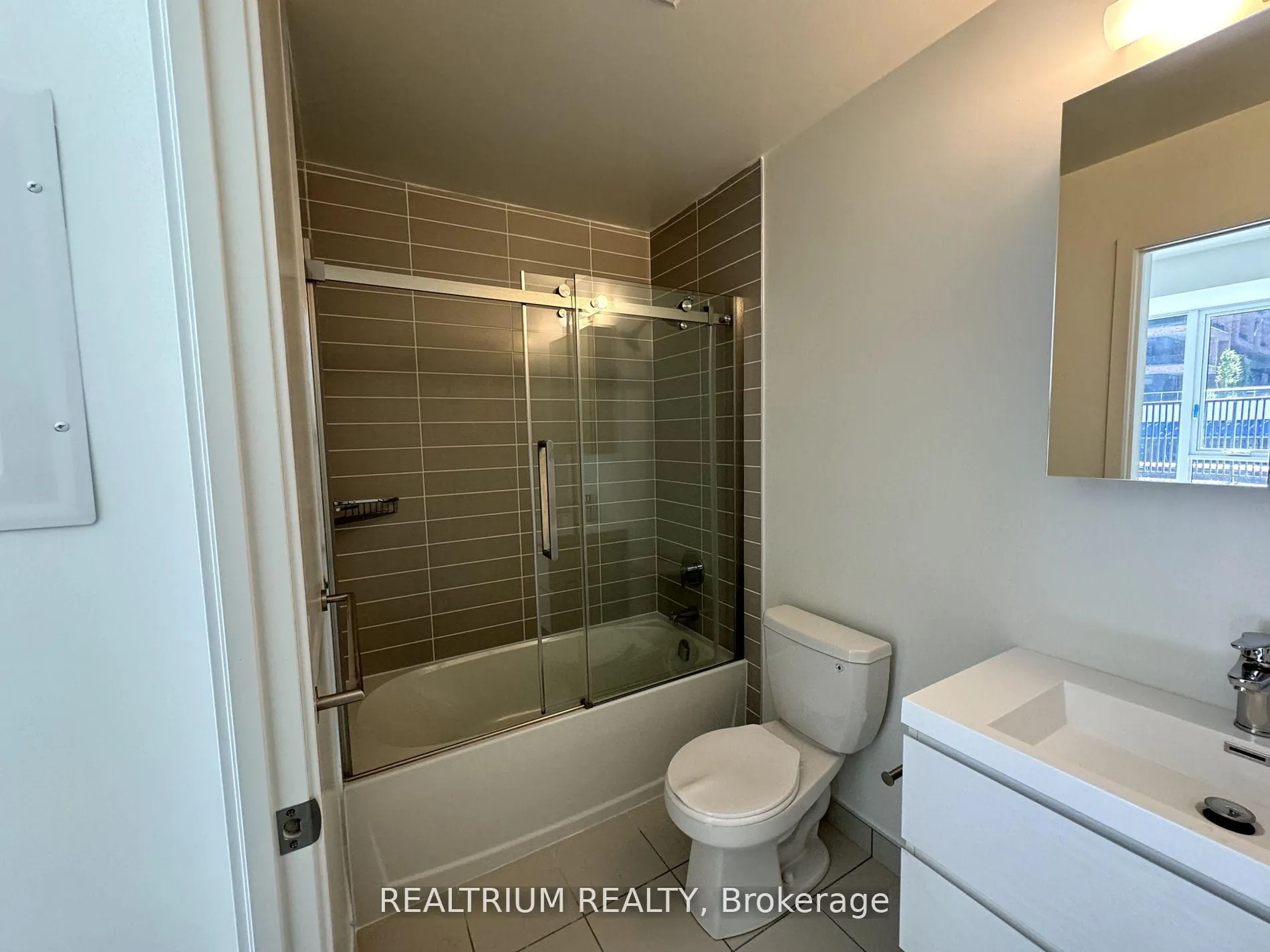 Photo 8 of Unit C302, 38 Simcoe Promenade, Markham, Unionville — HOMEH