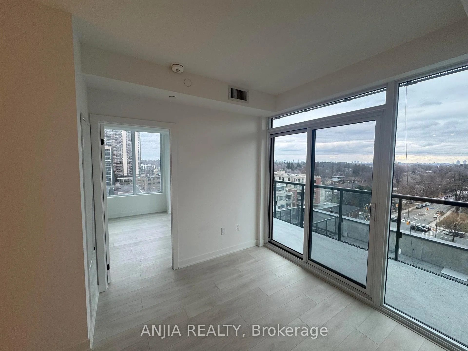 Photo 7 of Unit 1809, 117 Broadway Avenue, Toronto, Mount Pleasant West — HOMEH
