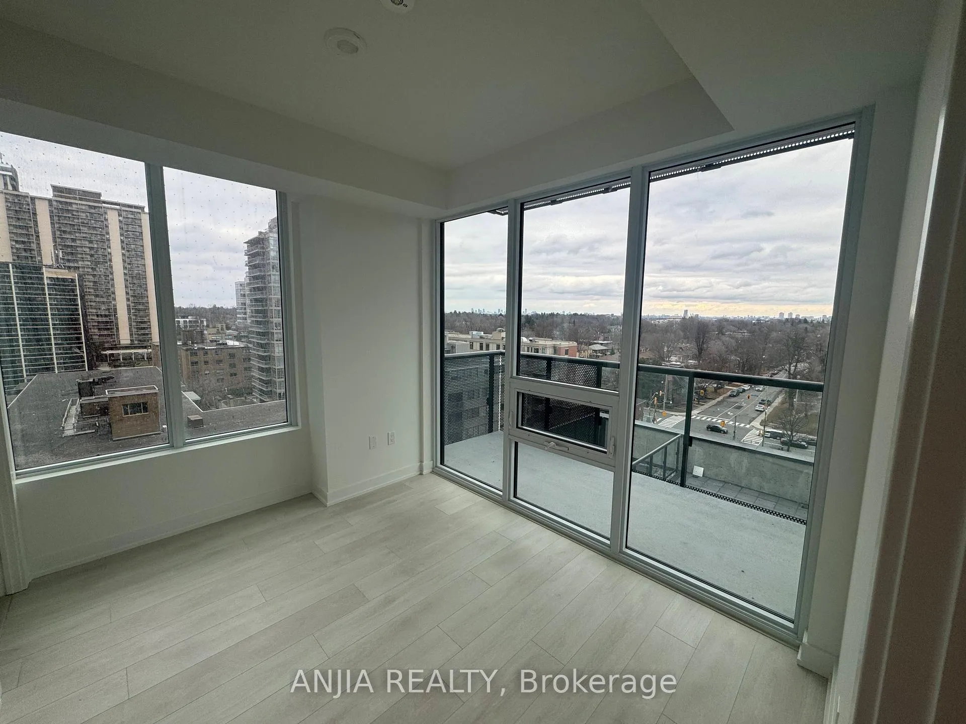 Photo 8 of Unit 1809, 117 Broadway Avenue, Toronto, Mount Pleasant West — HOMEH