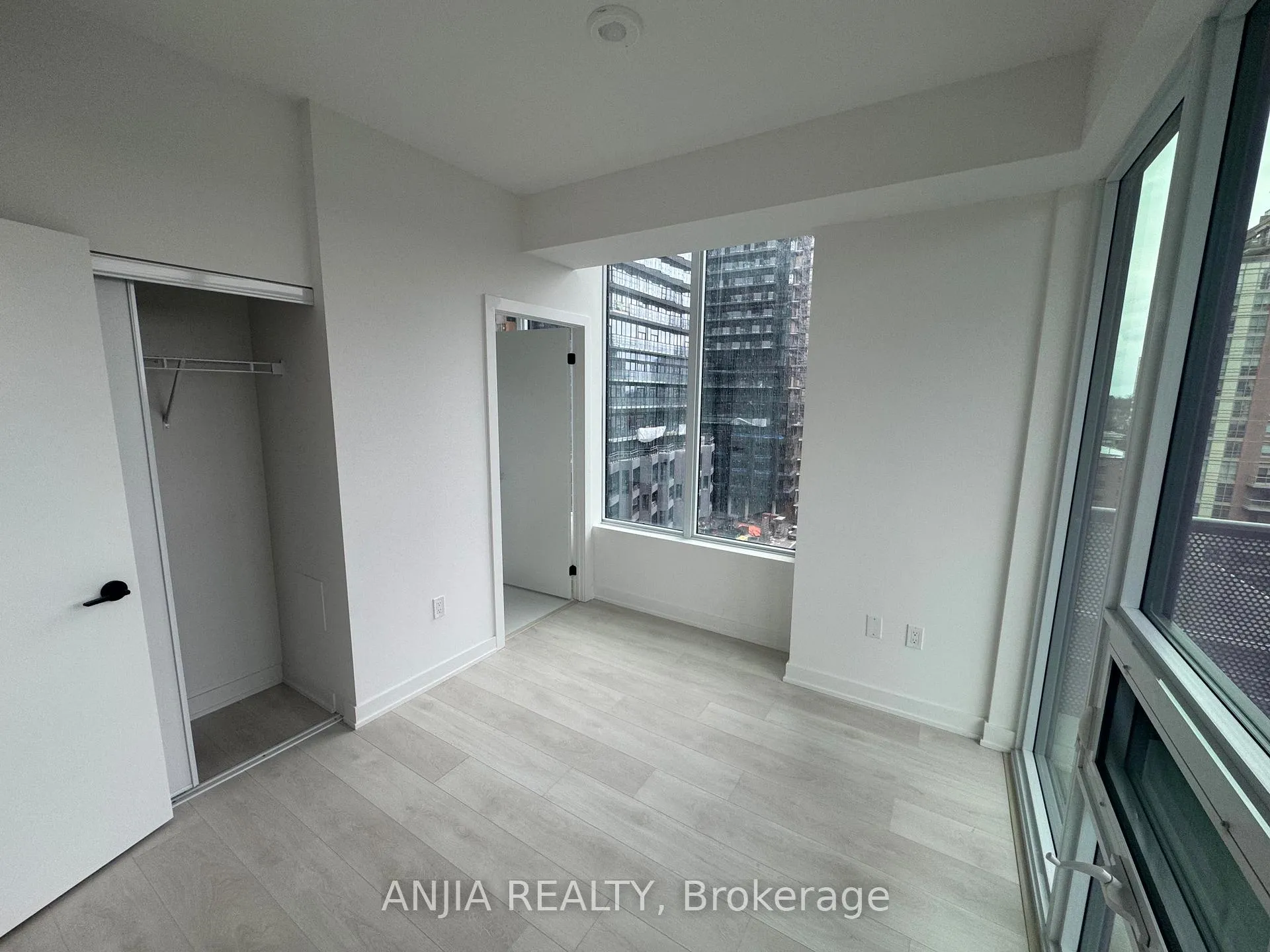Photo 9 of Unit 1809, 117 Broadway Avenue, Toronto, Mount Pleasant West — HOMEH