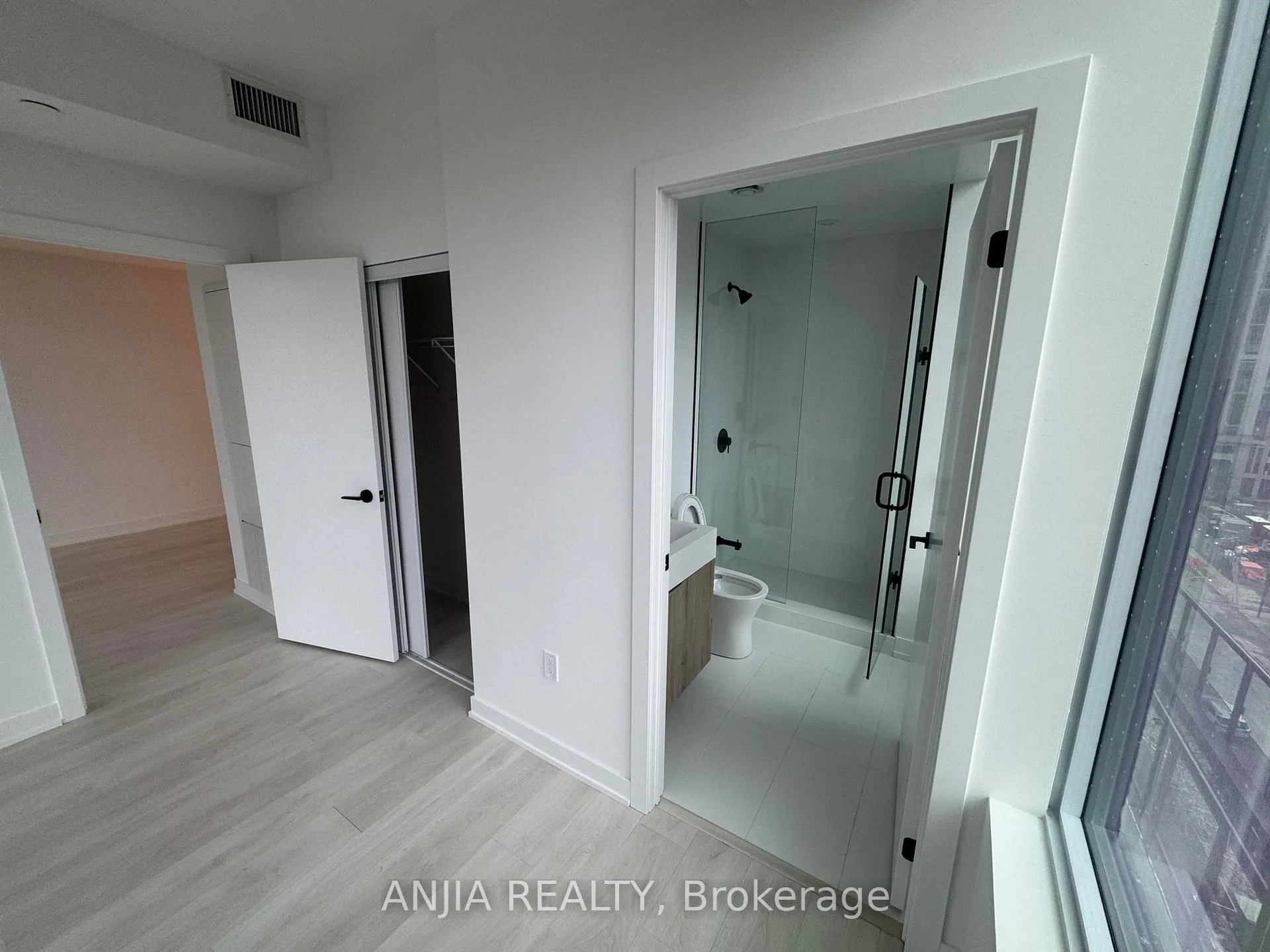 Photo 10 of Unit 1809, 117 Broadway Avenue, Toronto, Mount Pleasant West — HOMEH