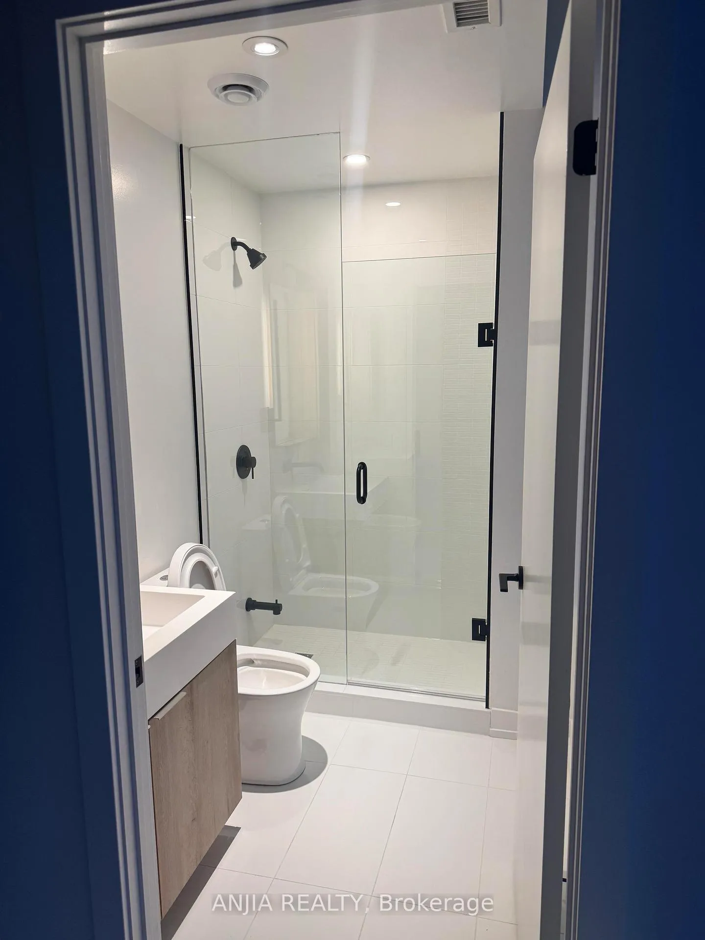 Photo 11 of Unit 1809, 117 Broadway Avenue, Toronto, Mount Pleasant West — HOMEH