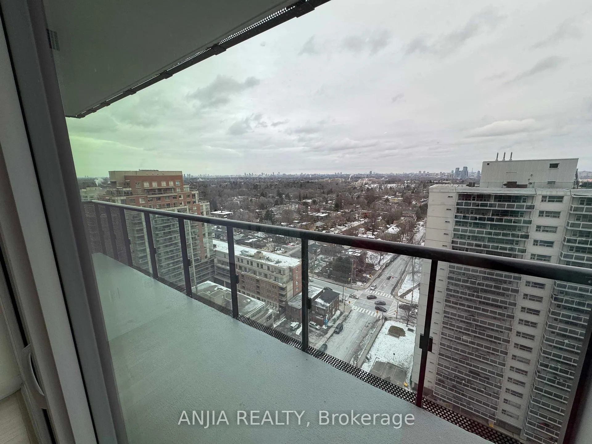 Photo 18 of Unit 1809, 117 Broadway Avenue, Toronto, Mount Pleasant West — HOMEH