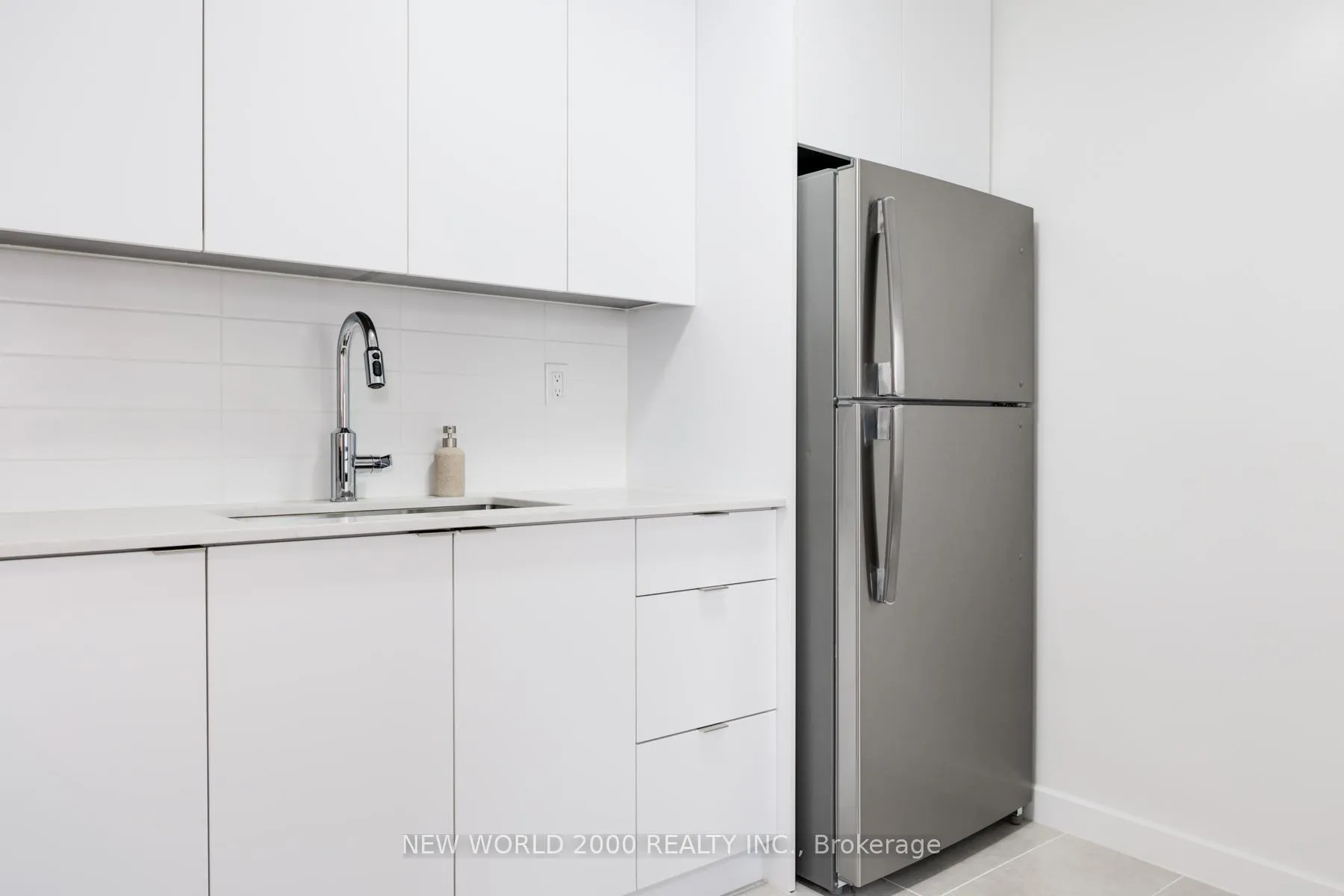 Photo 6 of Unit 1503, 101 Roehampton Avenue, Toronto, Mount Pleasant West — HOMEH