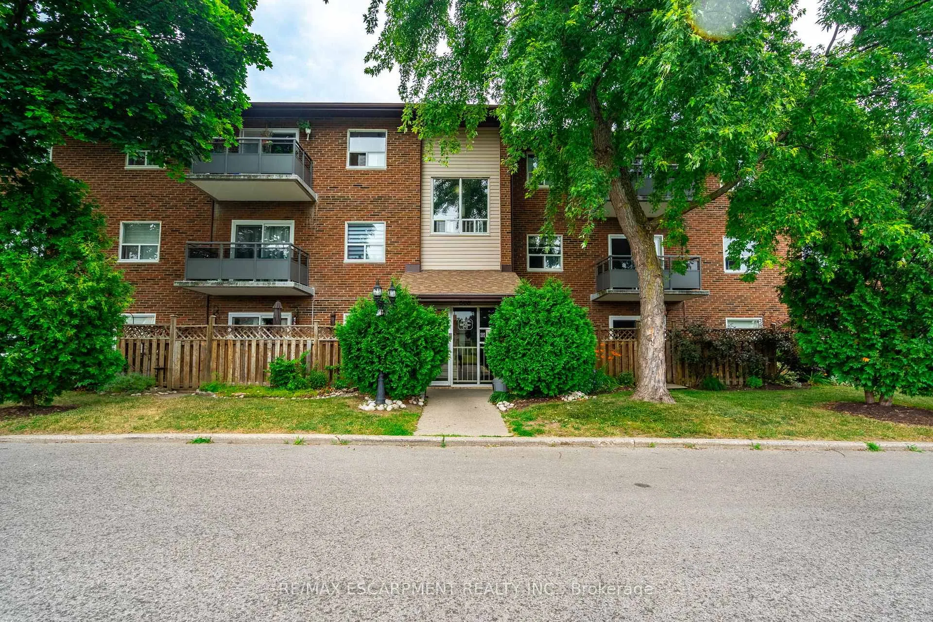 Photo 1 of Unit 11, 608 Grey Street, Brant, Brantford Twp — HOMEH