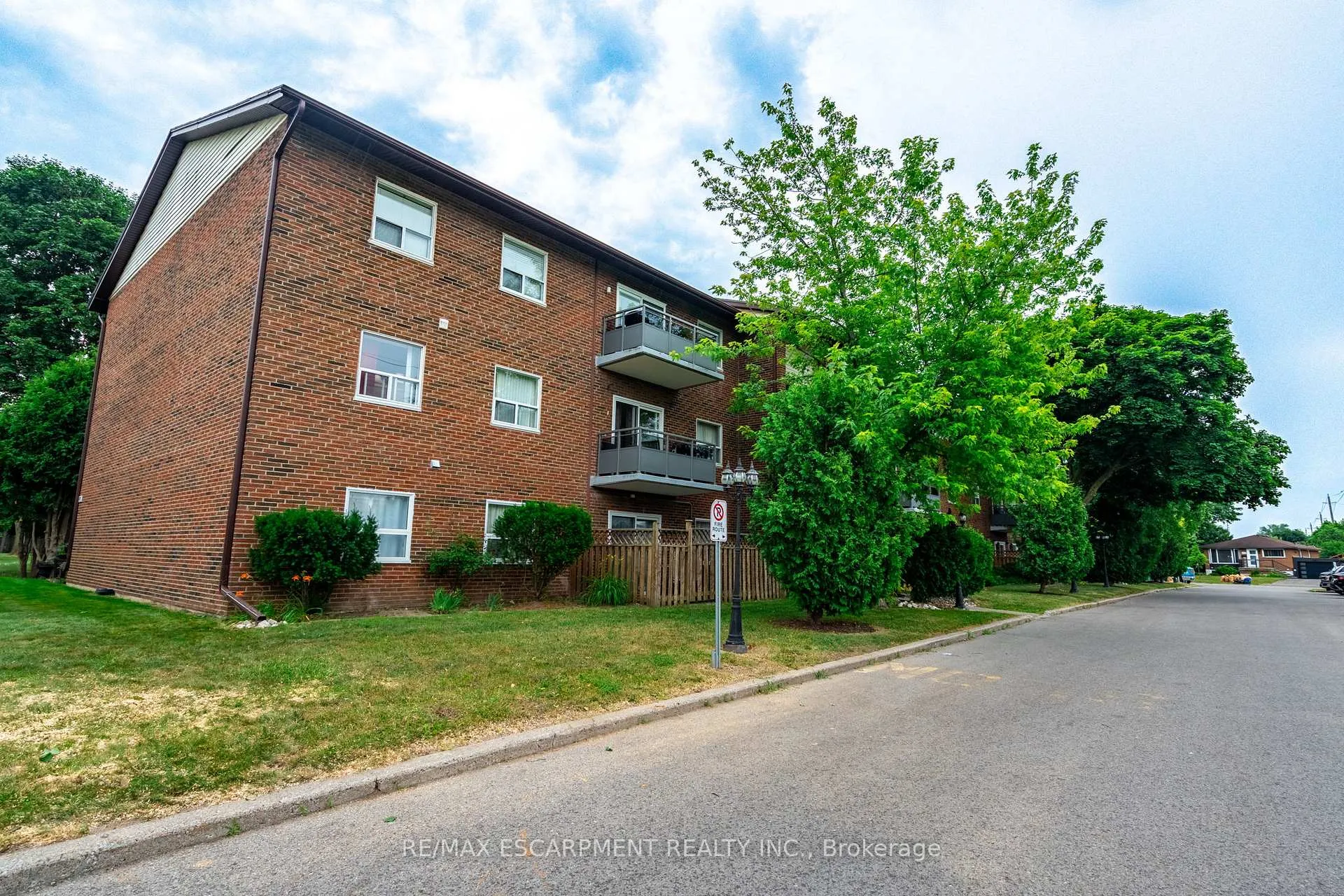 Photo 2 of Unit 11, 608 Grey Street, Brant, Brantford Twp — HOMEH