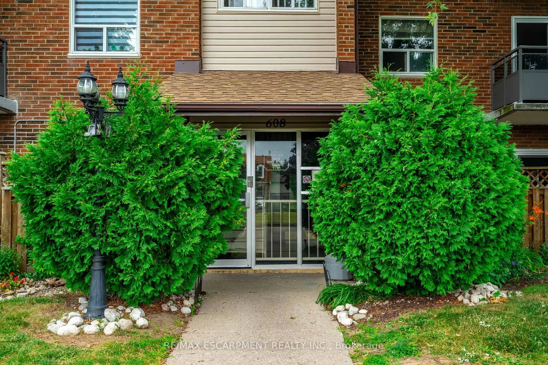 Photo 3 of Unit 11, 608 Grey Street, Brant, Brantford Twp — HOMEH