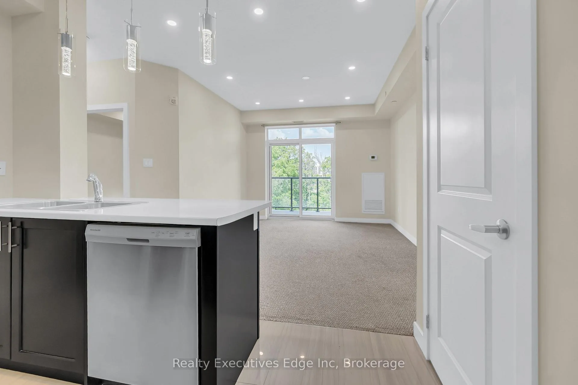 Photo 3 of Unit 416, 125 Shoreview Place, Hamilton, Stoney Creek — HOMEH