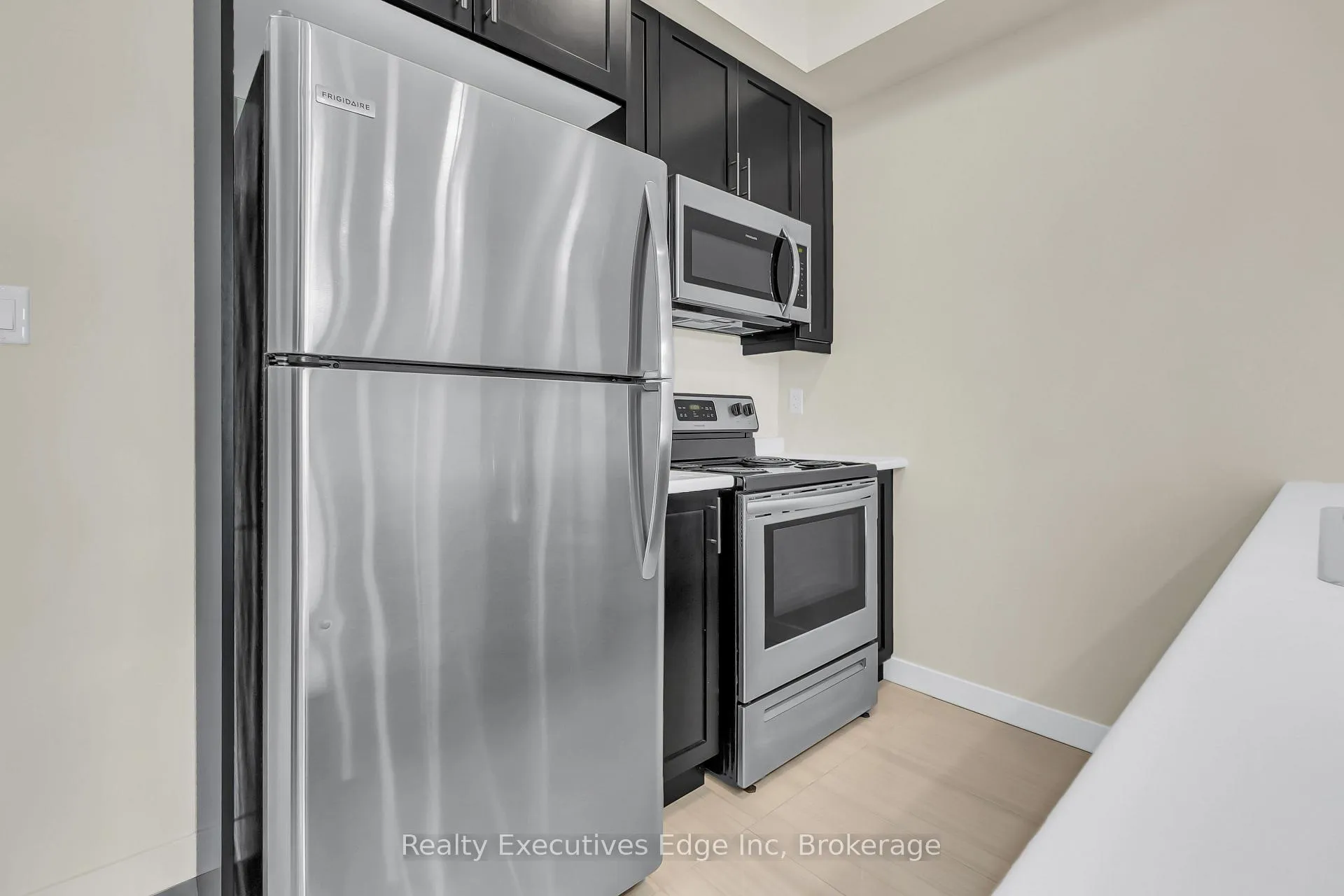 Photo 6 of Unit 416, 125 Shoreview Place, Hamilton, Stoney Creek — HOMEH
