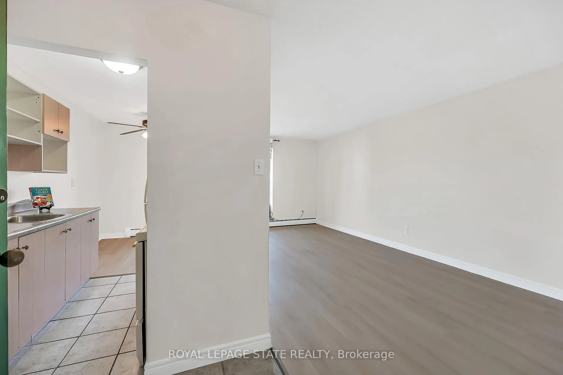 Photo 4 of Unit 702, 81 Charlton Avenue E, Hamilton, Corktown — HOMEH