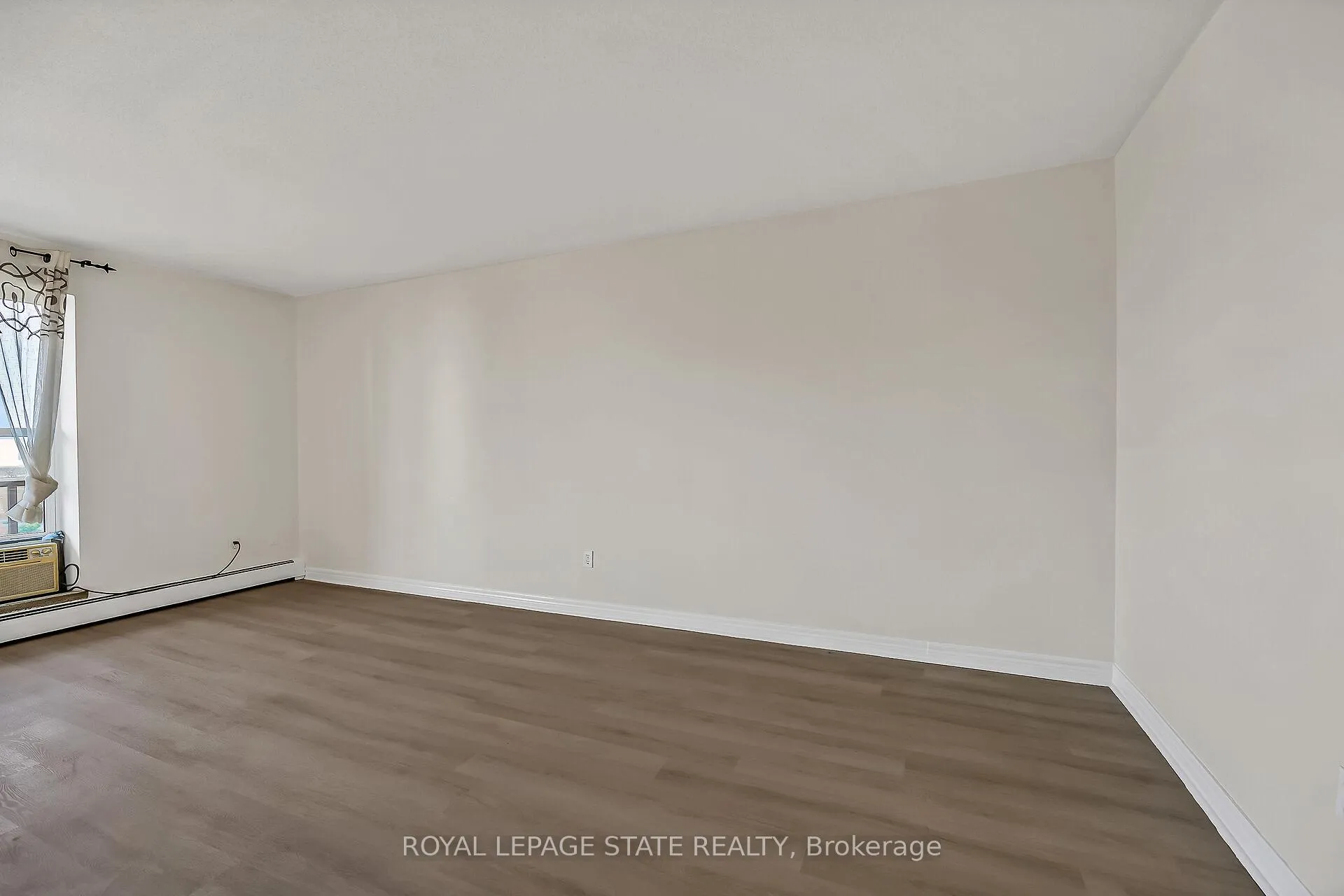 Photo 5 of Unit 702, 81 Charlton Avenue E, Hamilton, Corktown — HOMEH