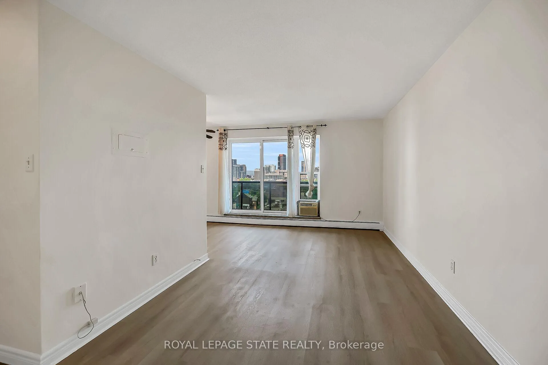 Photo 6 of Unit 702, 81 Charlton Avenue E, Hamilton, Corktown — HOMEH