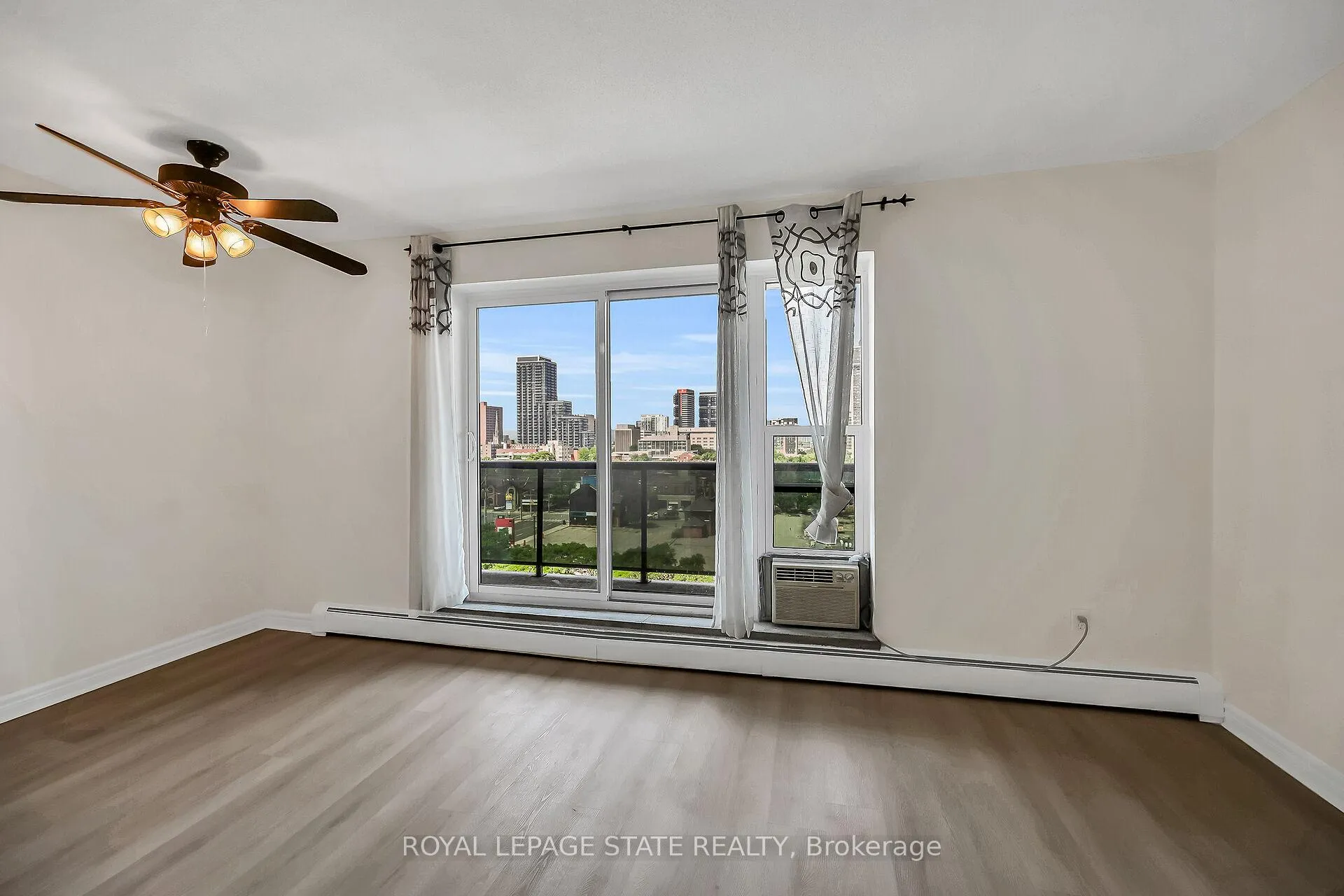Photo 8 of Unit 702, 81 Charlton Avenue E, Hamilton, Corktown — HOMEH