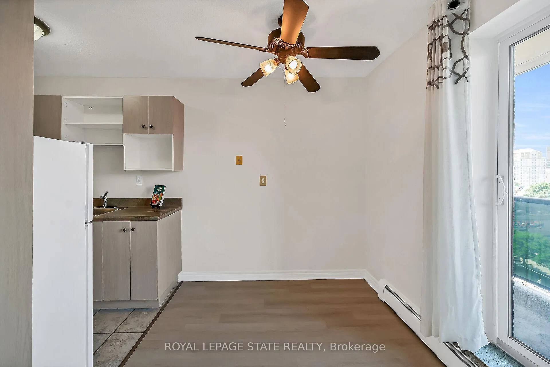 Photo 12 of Unit 702, 81 Charlton Avenue E, Hamilton, Corktown — HOMEH