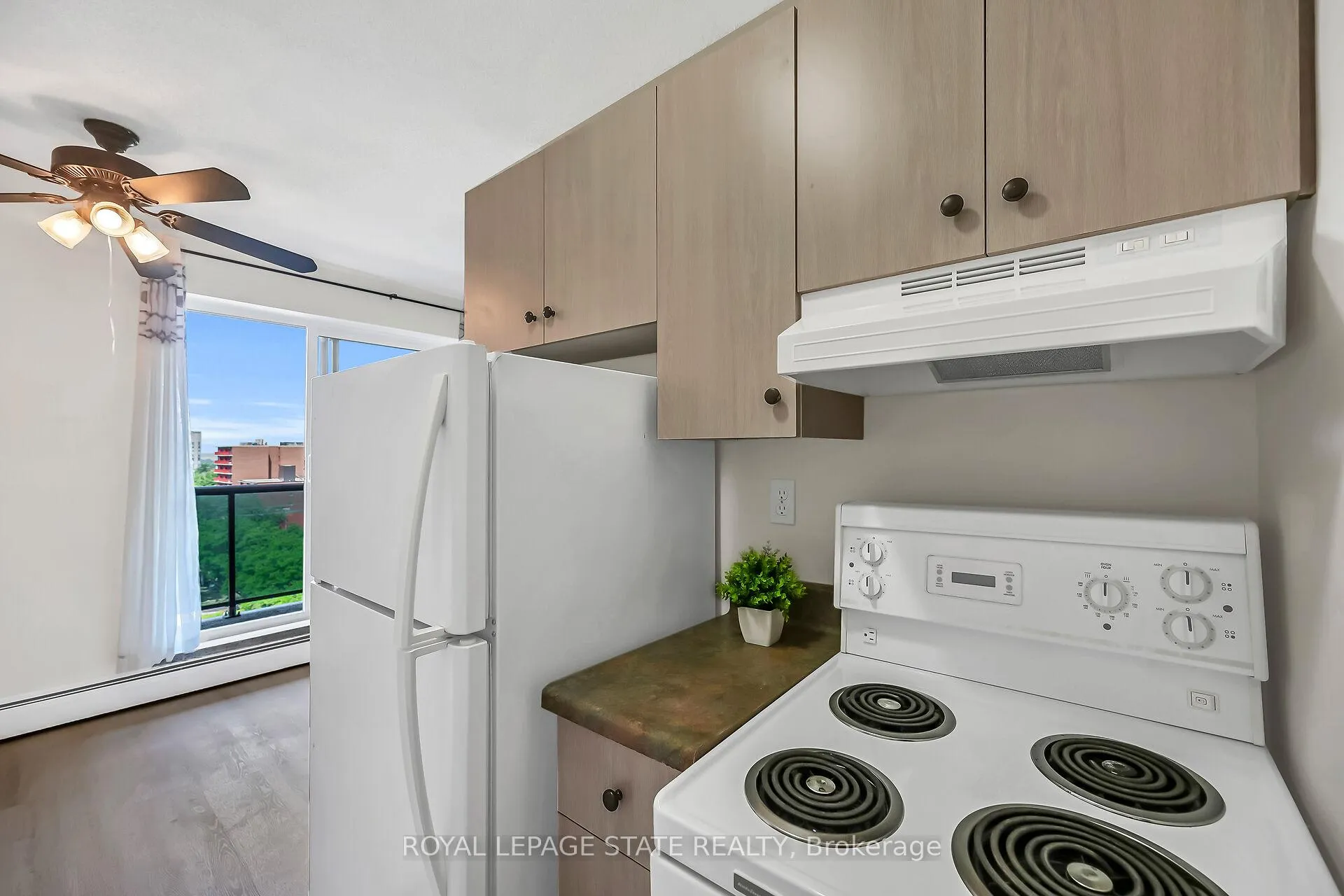 Photo 16 of Unit 702, 81 Charlton Avenue E, Hamilton, Corktown — HOMEH