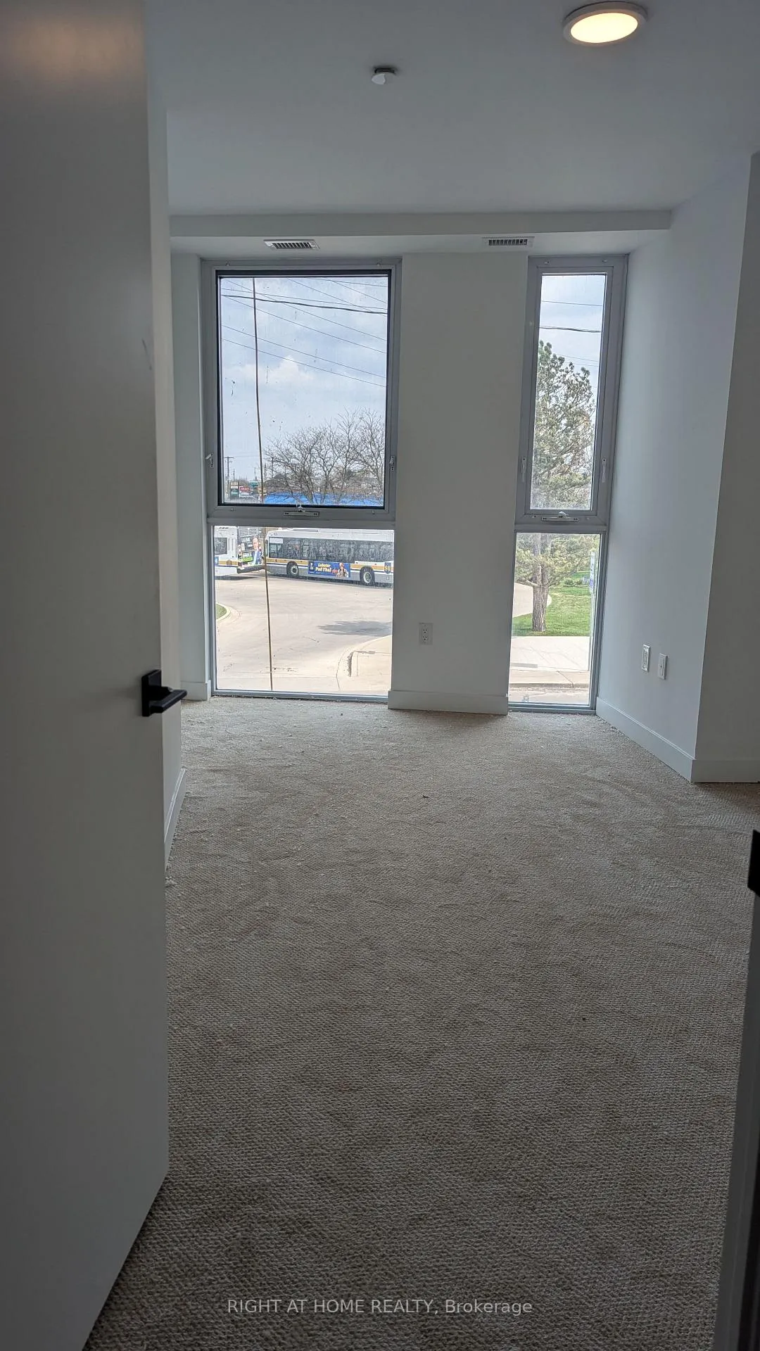 Photo 8 of Unit 109, 2782 Barton Street E, Hamilton, Riverdale — HOMEH