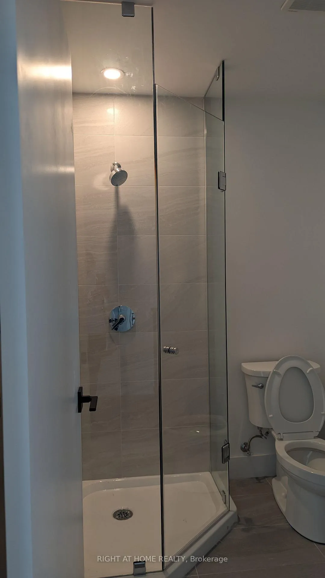 Photo 10 of Unit 109, 2782 Barton Street E, Hamilton, Riverdale — HOMEH