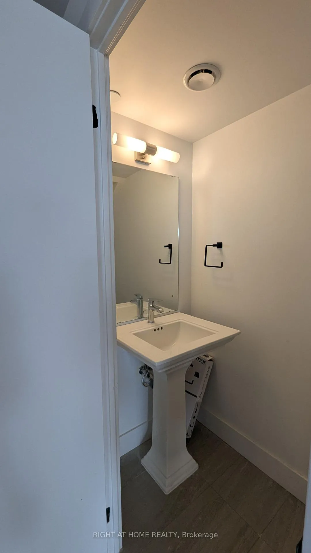 Photo 23 of Unit 109, 2782 Barton Street E, Hamilton, Riverdale — HOMEH