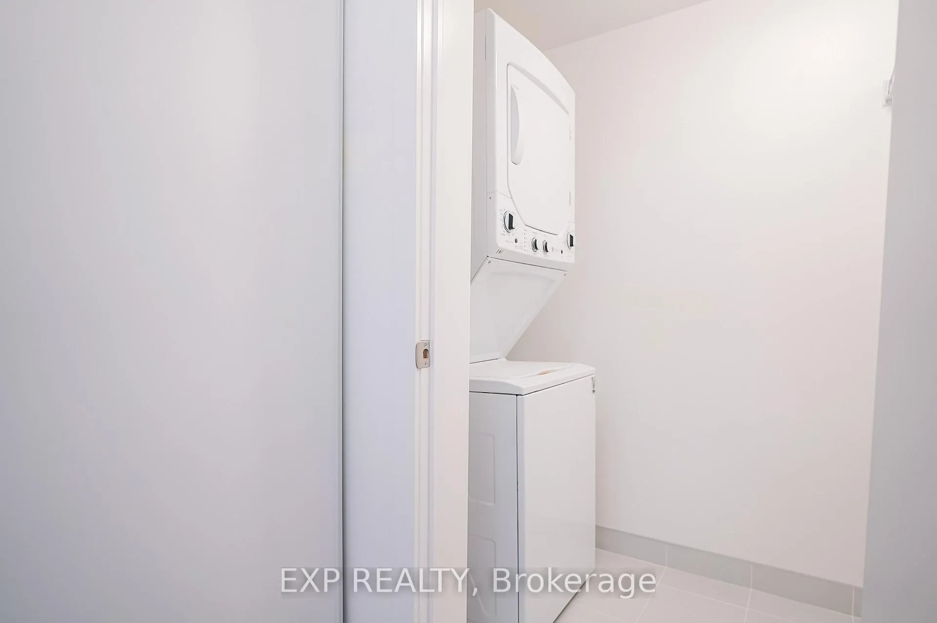 Photo 4 of Unit 806, 55 Clarington Boulevard, Clarington, Bowmanville — HOMEH