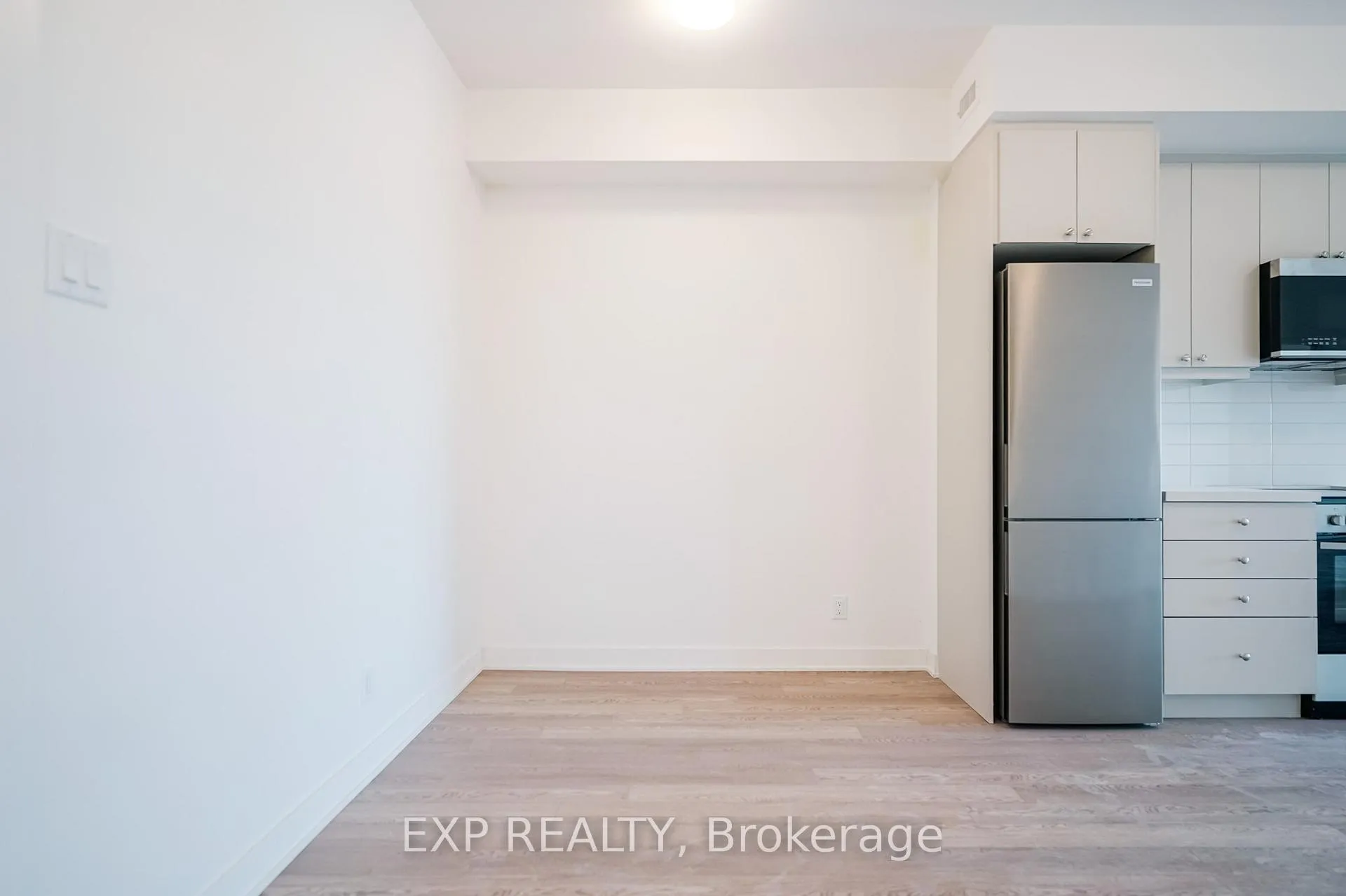 Photo 6 of Unit 806, 55 Clarington Boulevard, Clarington, Bowmanville — HOMEH