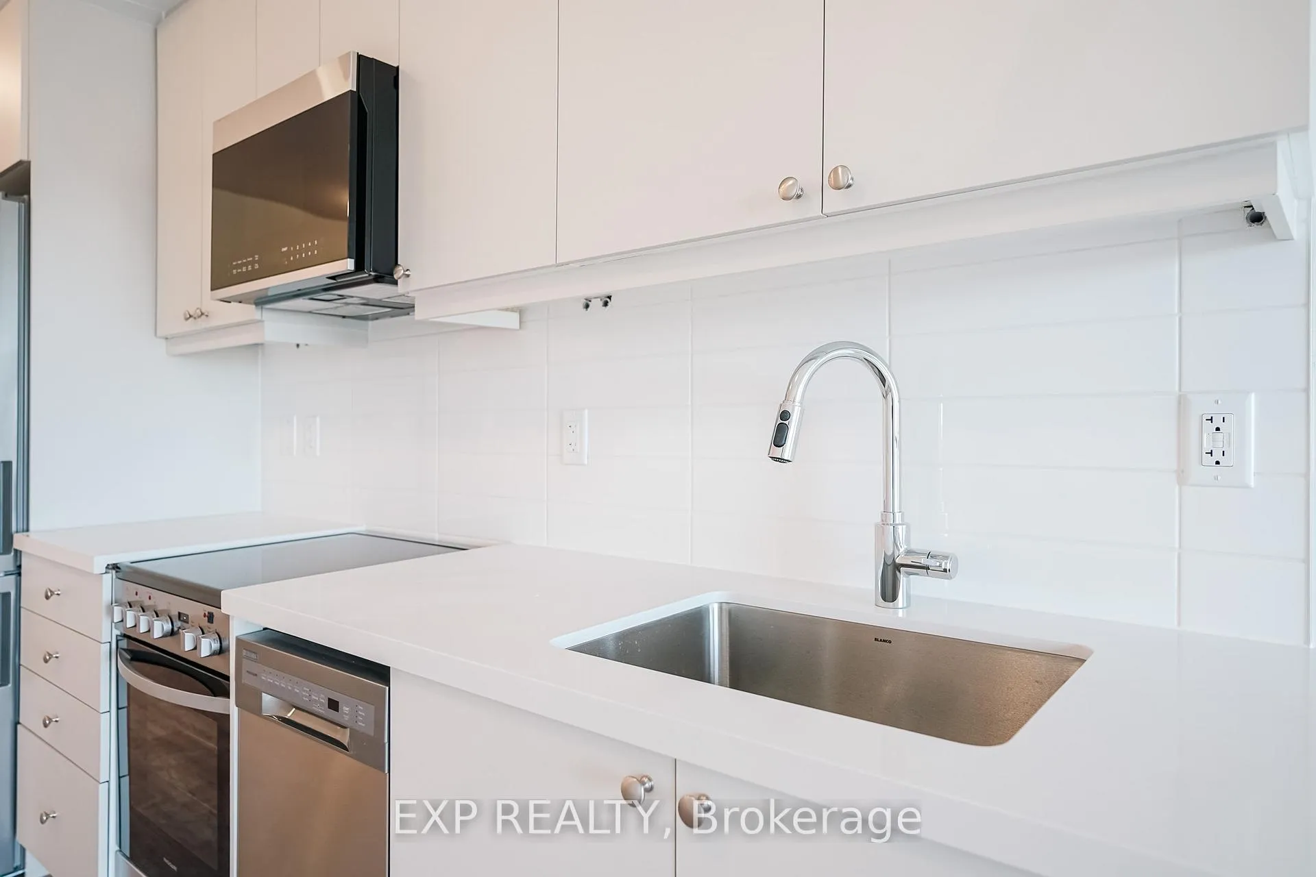 Photo 14 of Unit 806, 55 Clarington Boulevard, Clarington, Bowmanville — HOMEH