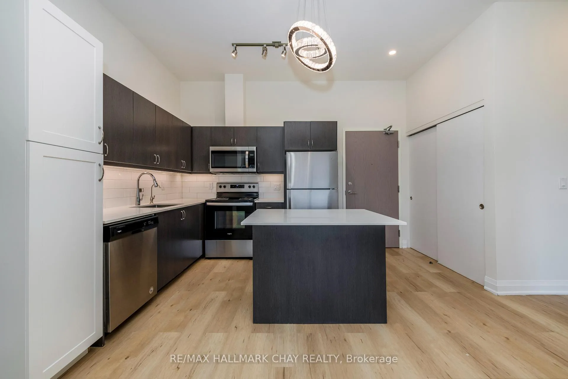 Photo 8 of Unit 101, 58 Lakeside Terrace, Barrie, 400 North — HOMEH