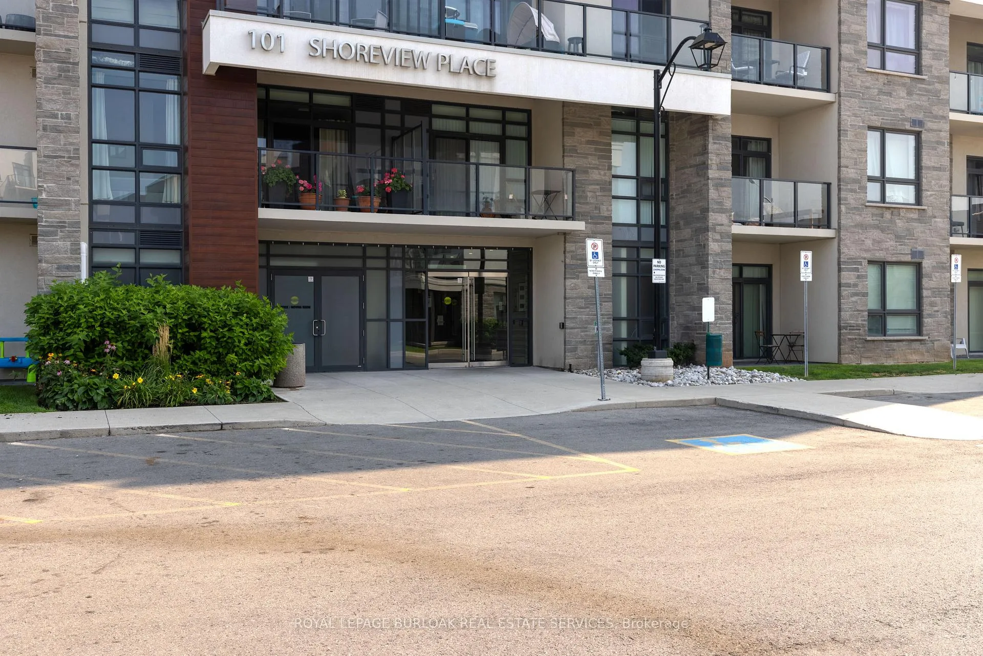 Photo 2 of Unit 133, 101 Shoreview Place, Hamilton, Lakeshore — HOMEH