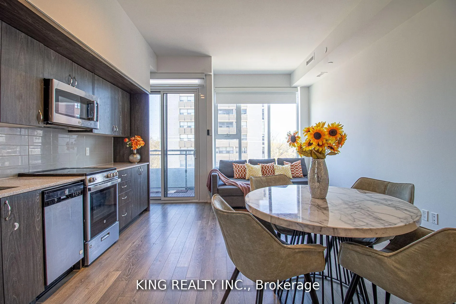 Photo 1 of Unit 402, 1 Cardiff Road, Toronto, Mount Pleasant East — HOMEH