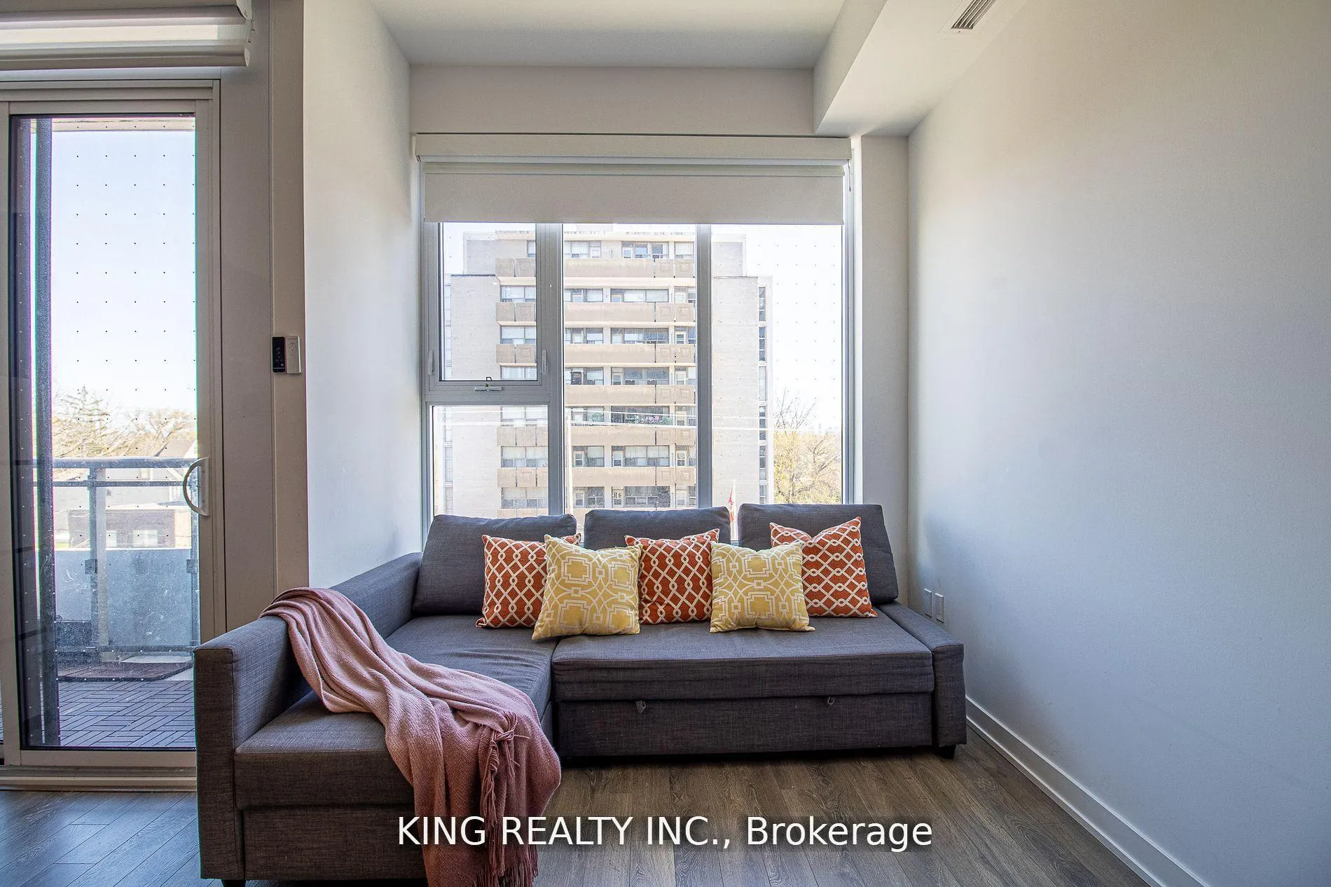 Photo 3 of Unit 402, 1 Cardiff Road, Toronto, Mount Pleasant East — HOMEH
