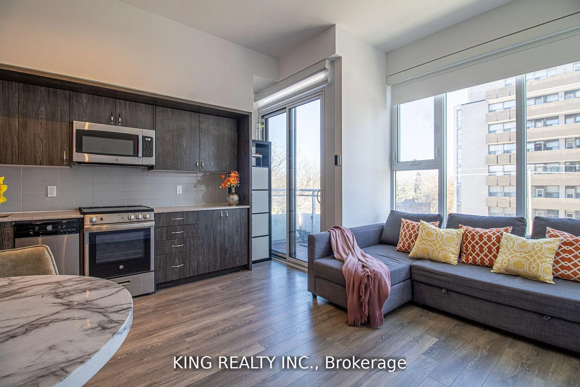 Photo 4 of Unit 402, 1 Cardiff Road, Toronto, Mount Pleasant East — HOMEH