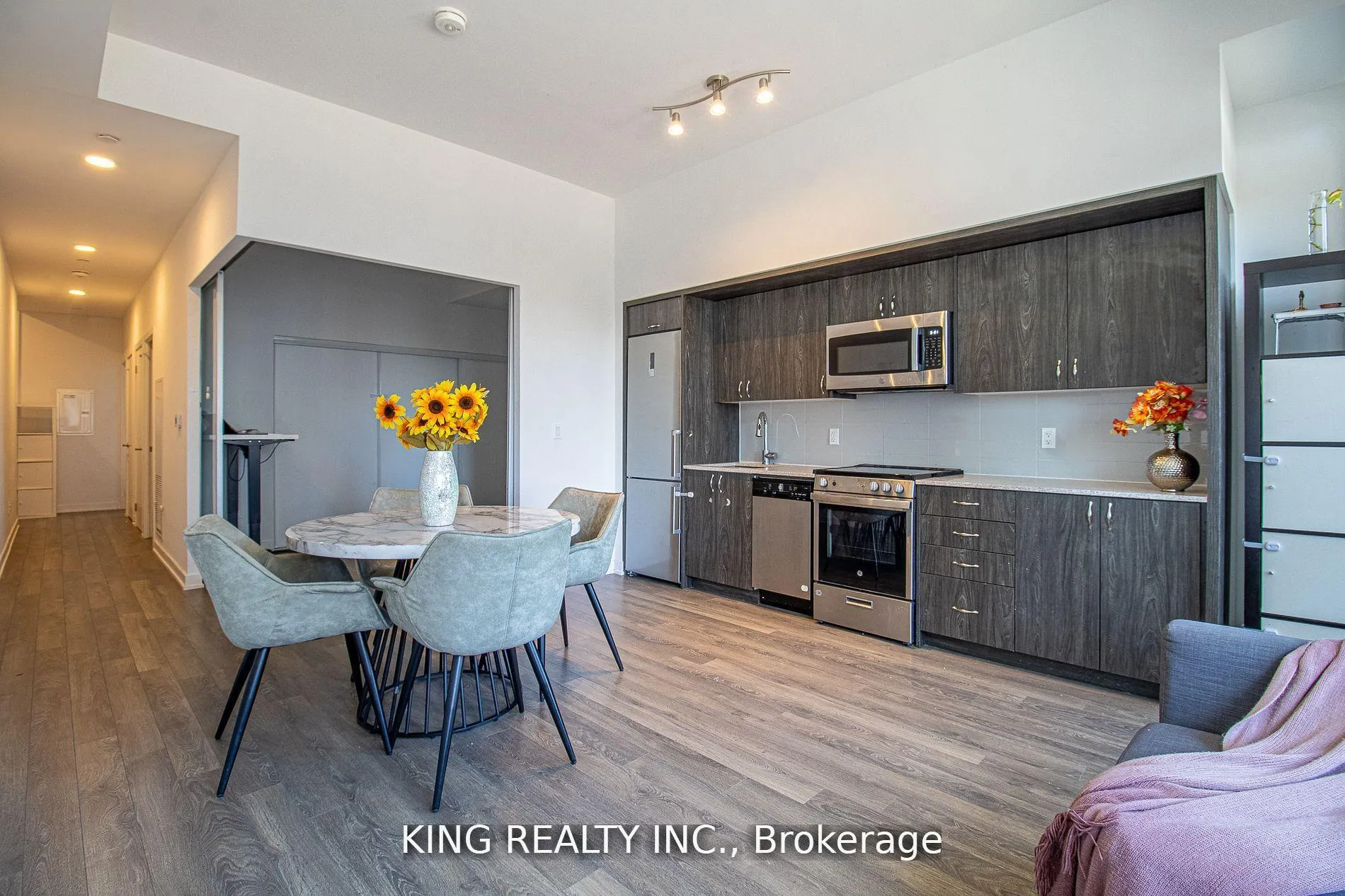 Photo 6 of Unit 402, 1 Cardiff Road, Toronto, Mount Pleasant East — HOMEH