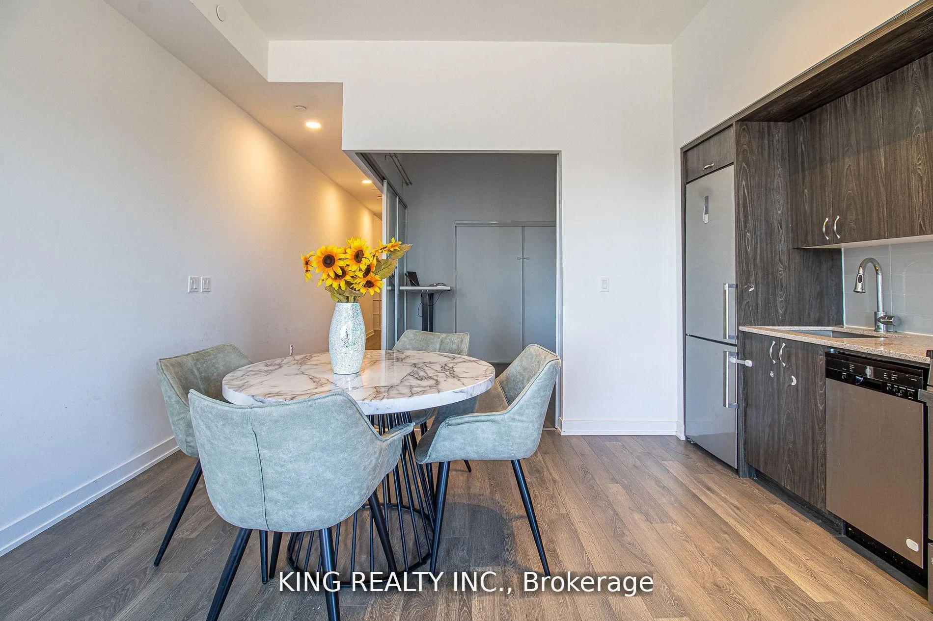 Photo 7 of Unit 402, 1 Cardiff Road, Toronto, Mount Pleasant East — HOMEH