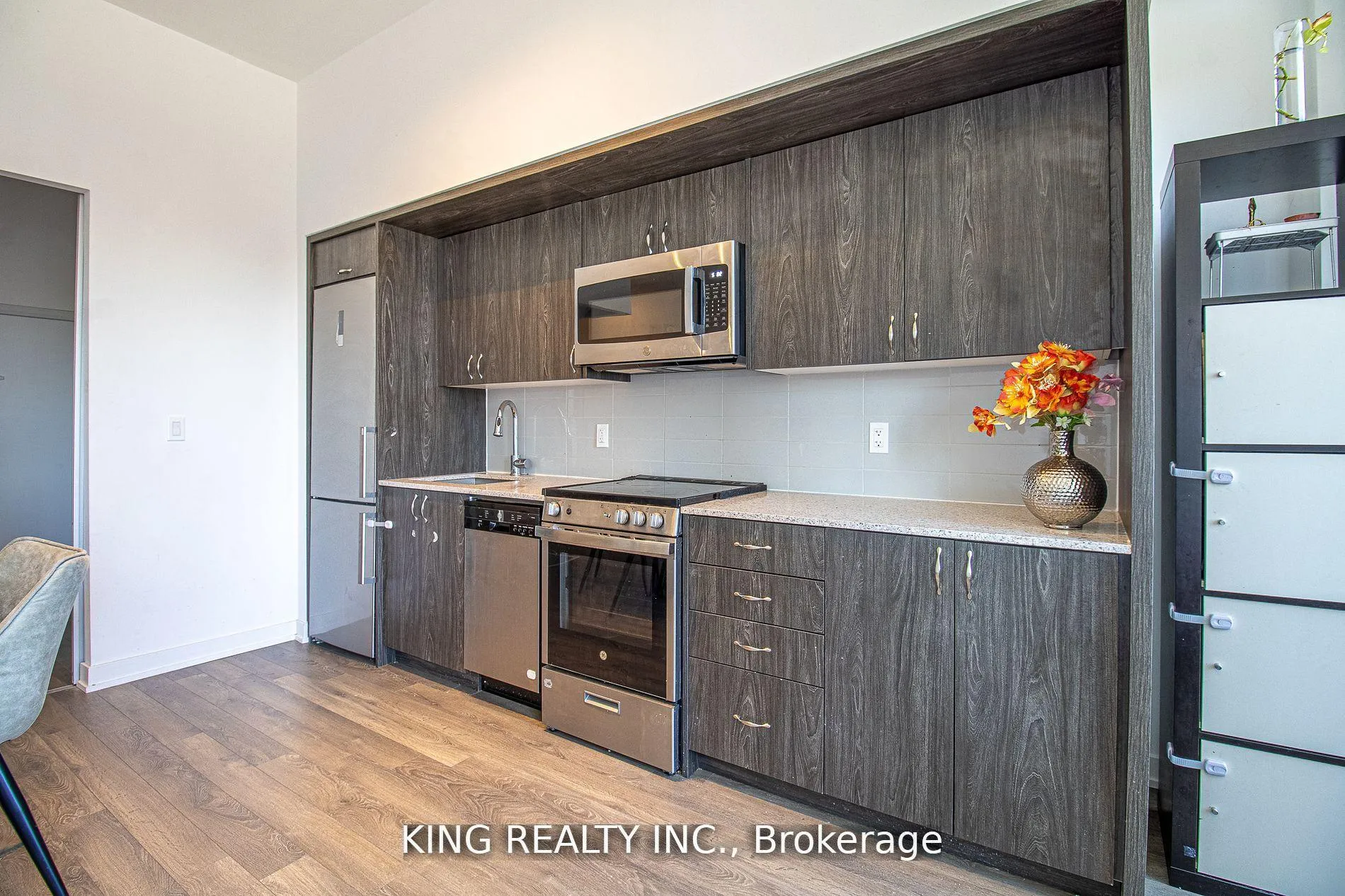 Photo 8 of Unit 402, 1 Cardiff Road, Toronto, Mount Pleasant East — HOMEH