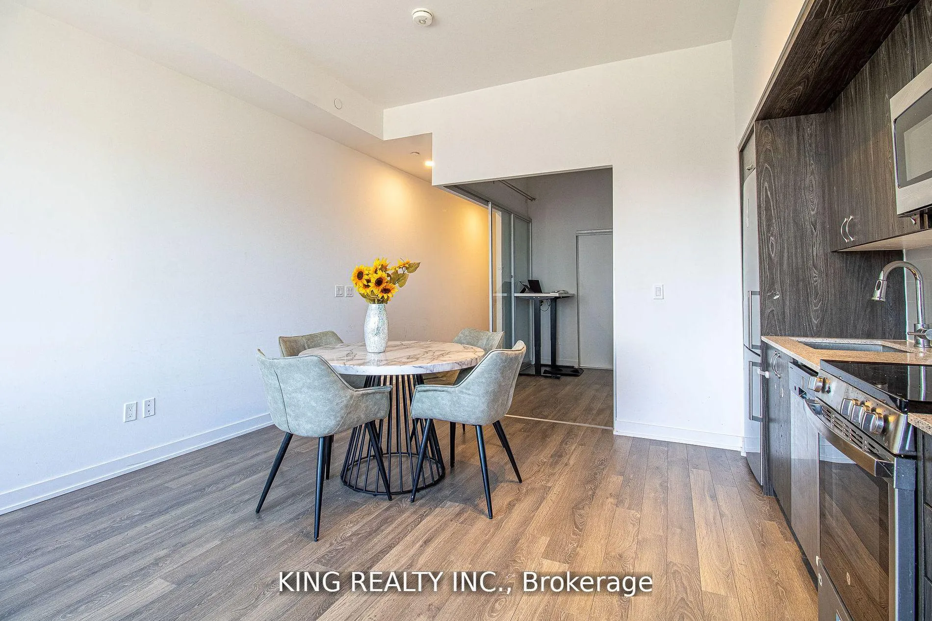 Photo 9 of Unit 402, 1 Cardiff Road, Toronto, Mount Pleasant East — HOMEH