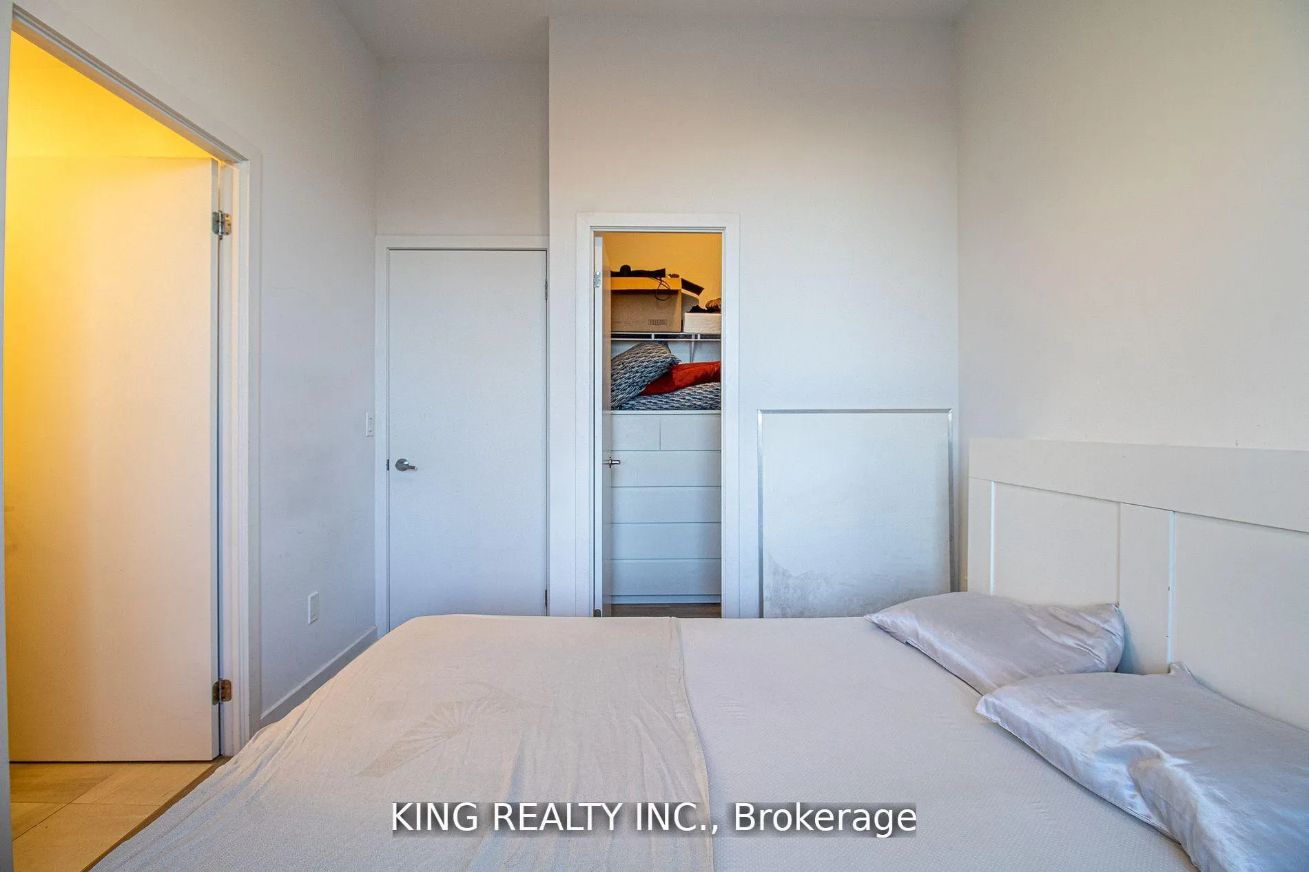 Photo 13 of Unit 402, 1 Cardiff Road, Toronto, Mount Pleasant East — HOMEH