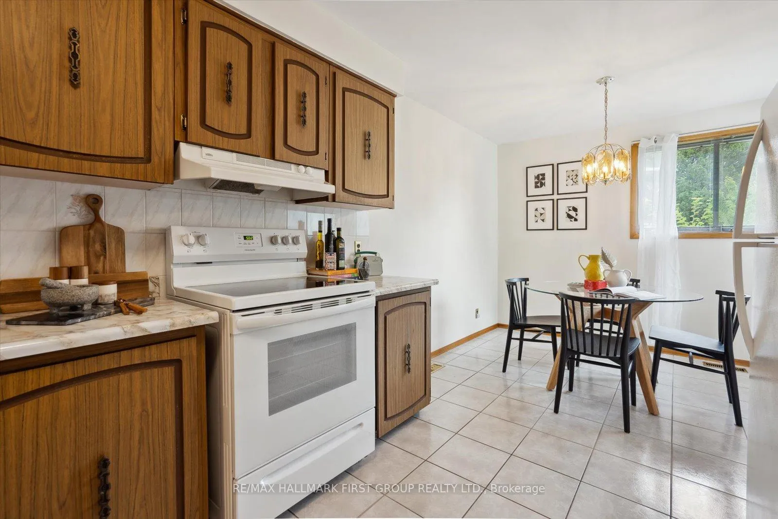 Photo 6 of 706 Tulip Court, Oshawa, Centennial — HOMEH
